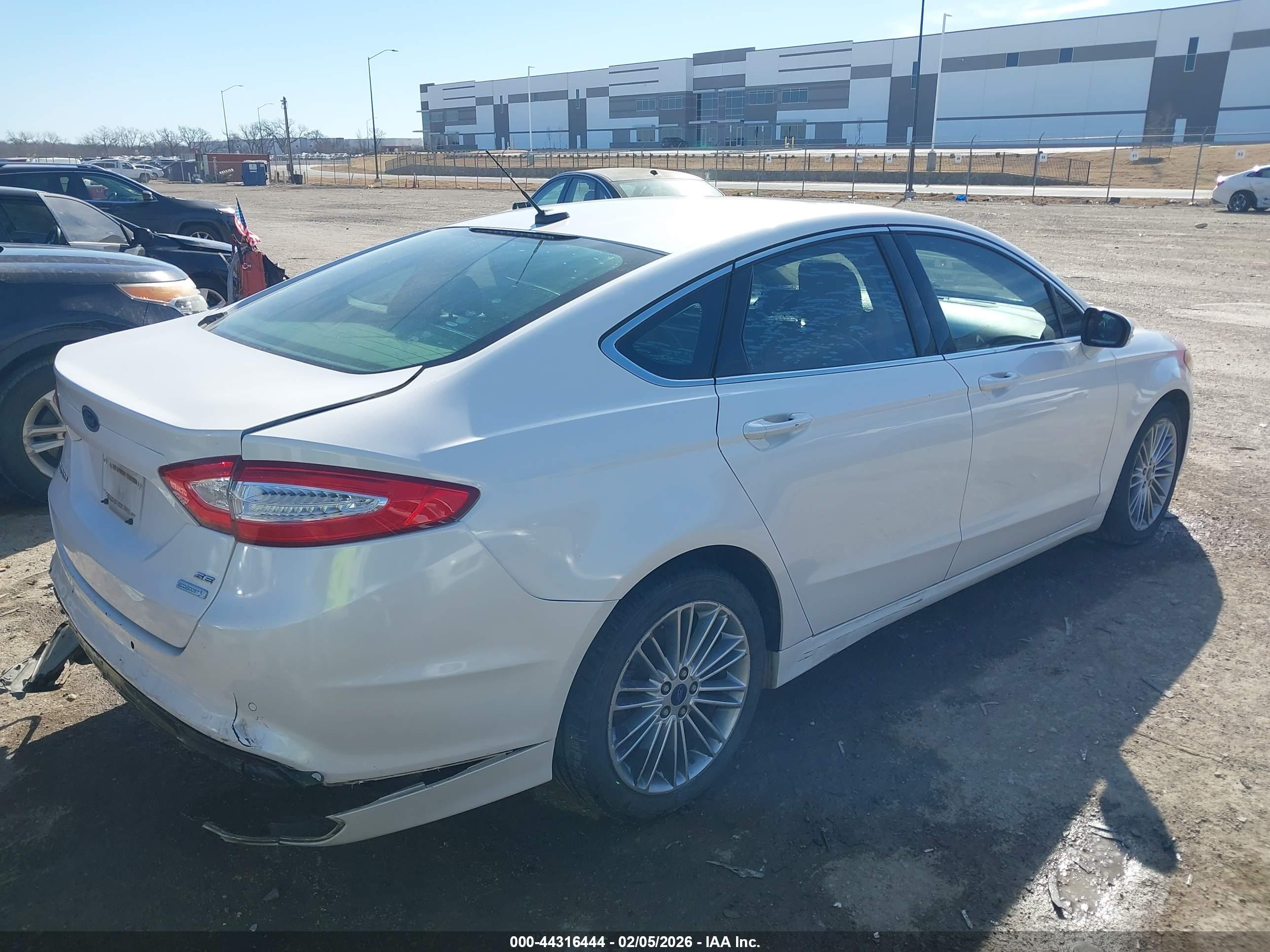 FORD FUSION image 4