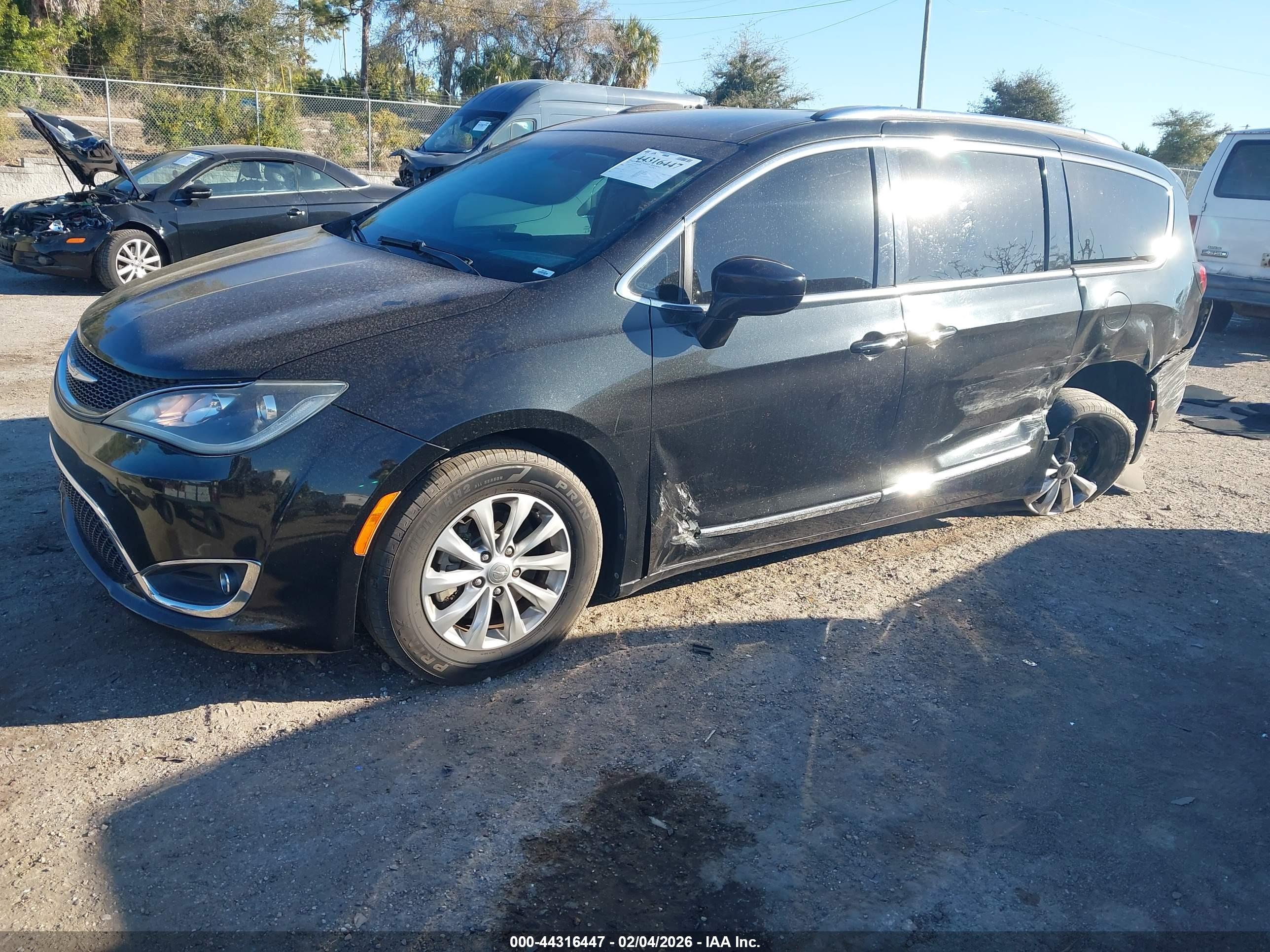 CHRYSLER PACIFICA image 2