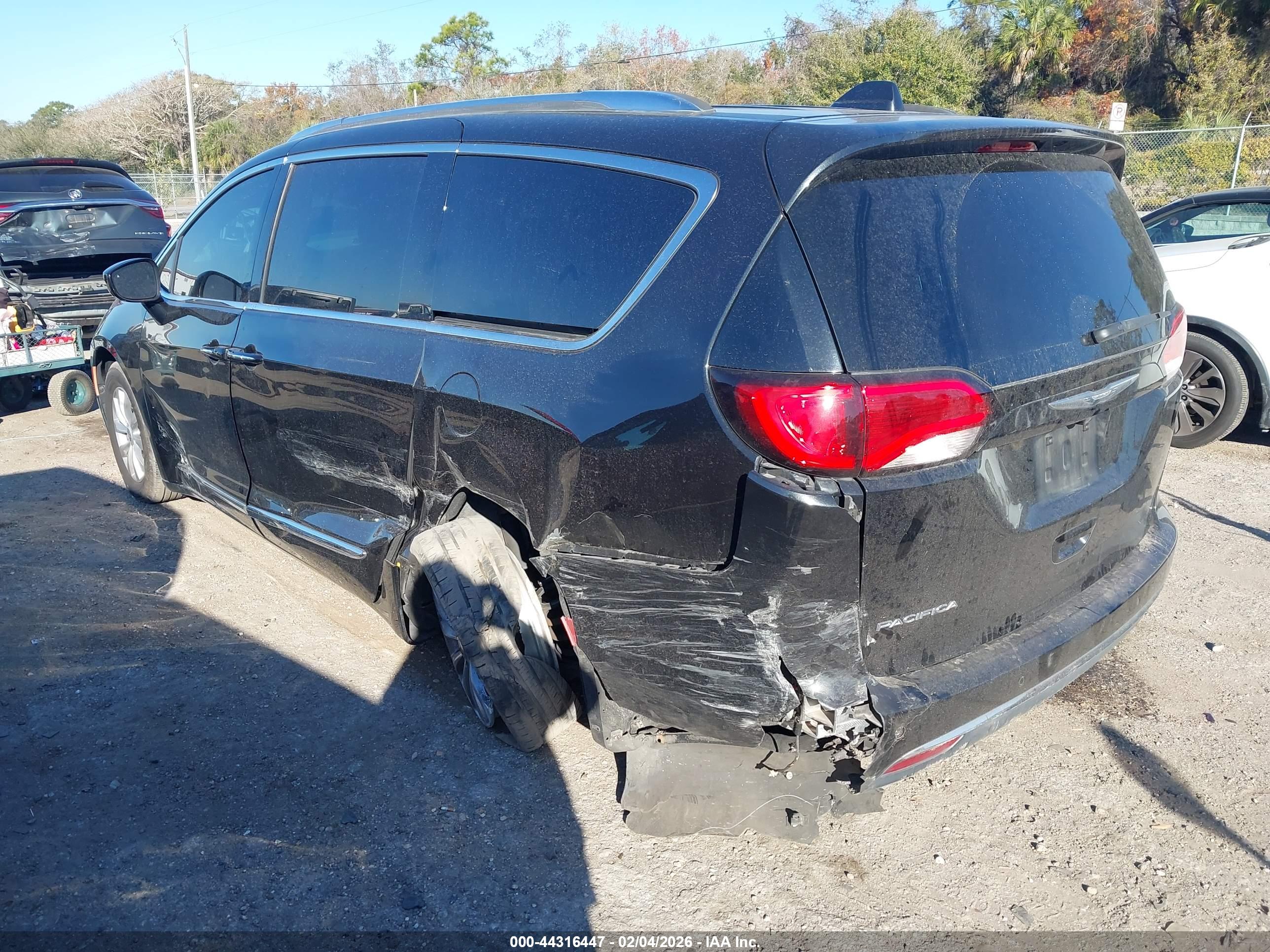 CHRYSLER PACIFICA image 3
