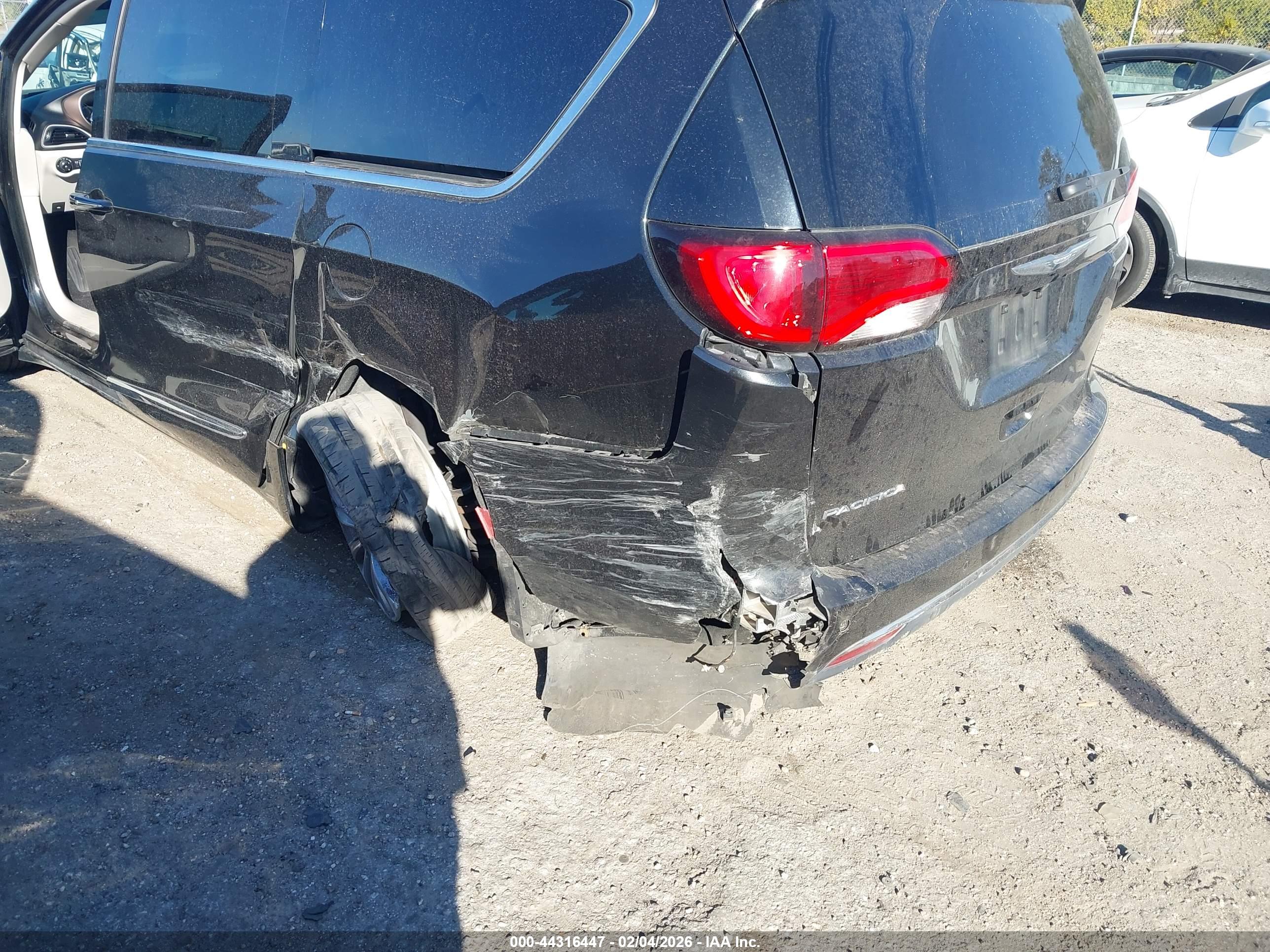 CHRYSLER PACIFICA image 6