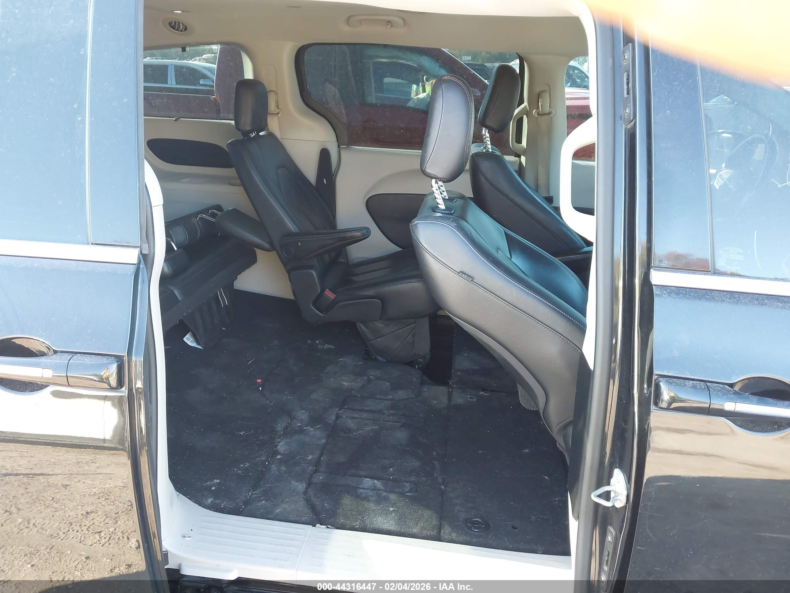 CHRYSLER PACIFICA image 8