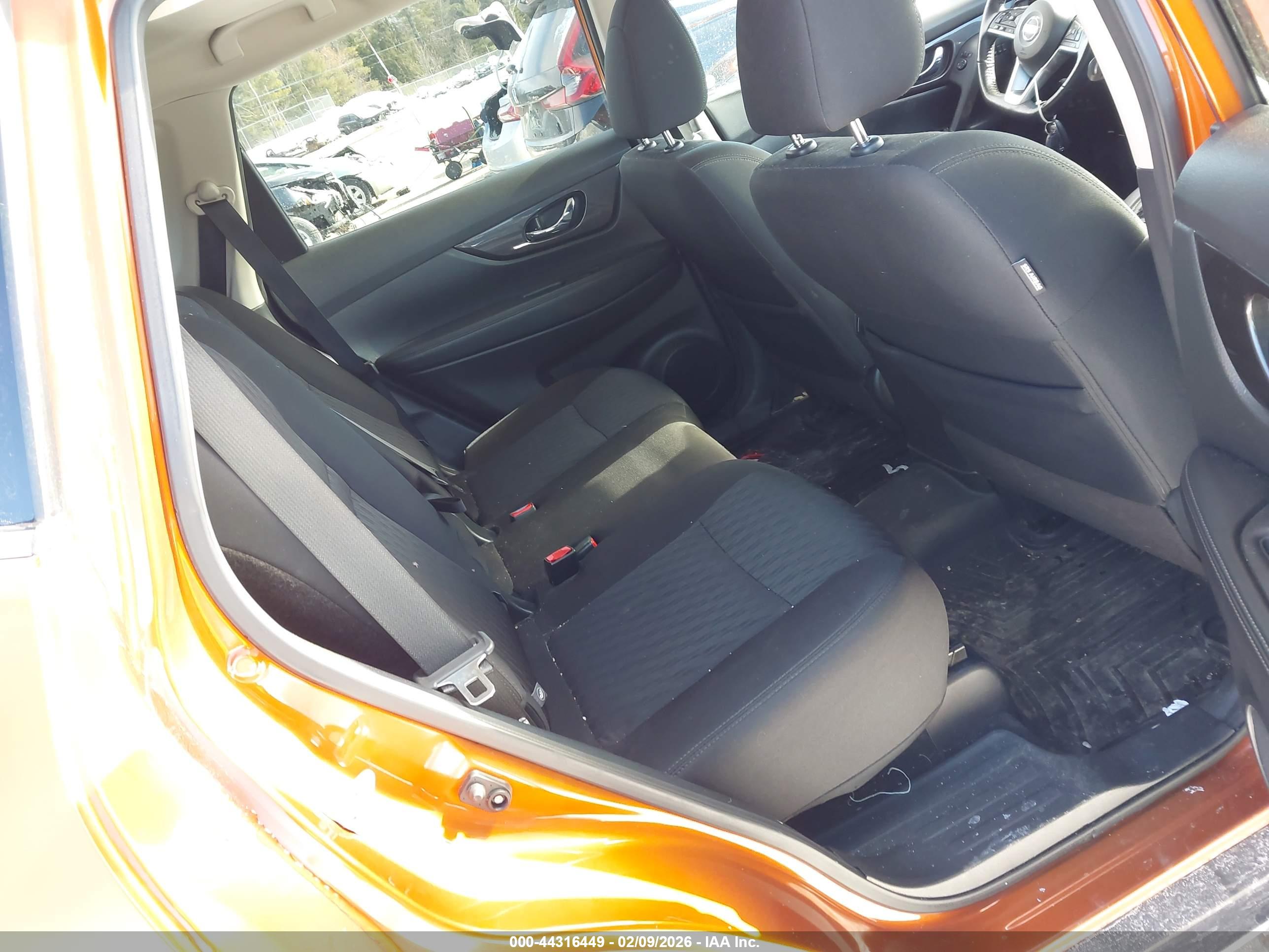 NISSAN ROGUE image 8