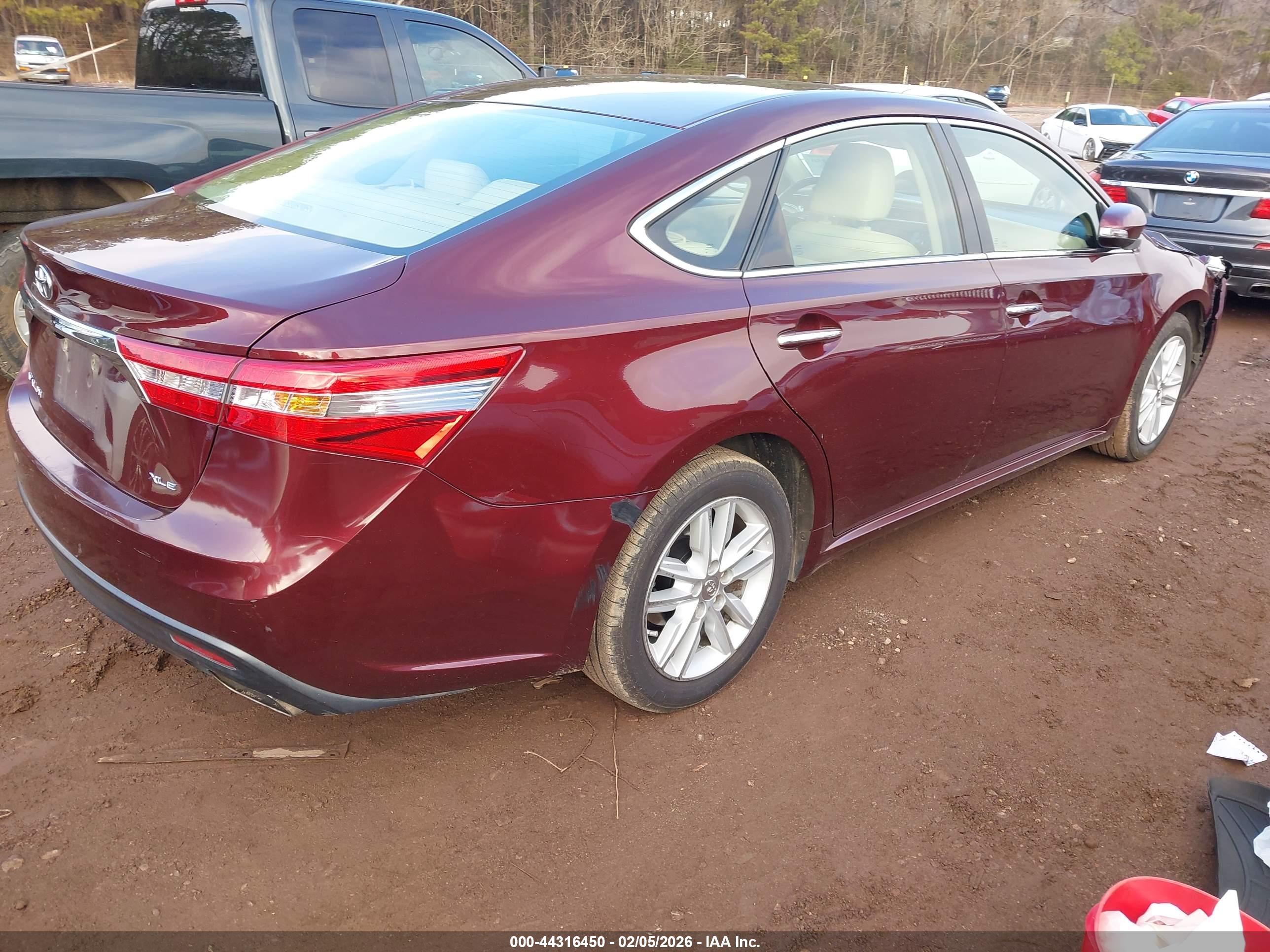 TOYOTA AVALON image 4