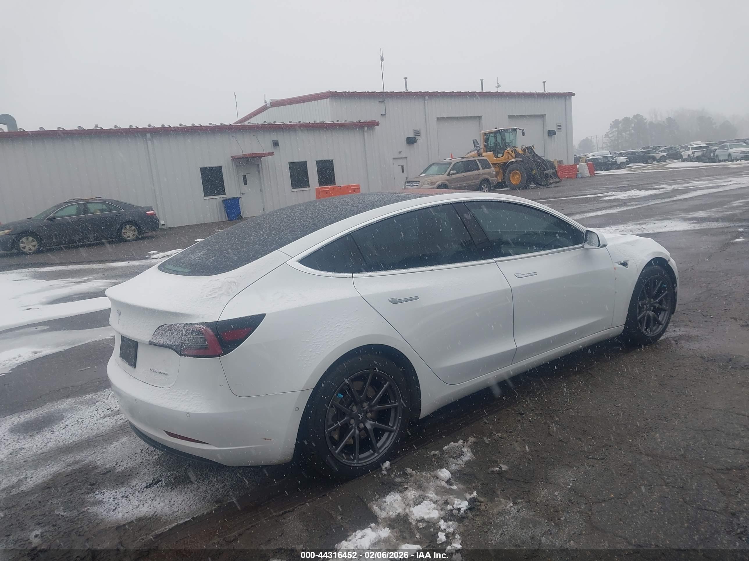TESLA MODEL image 4