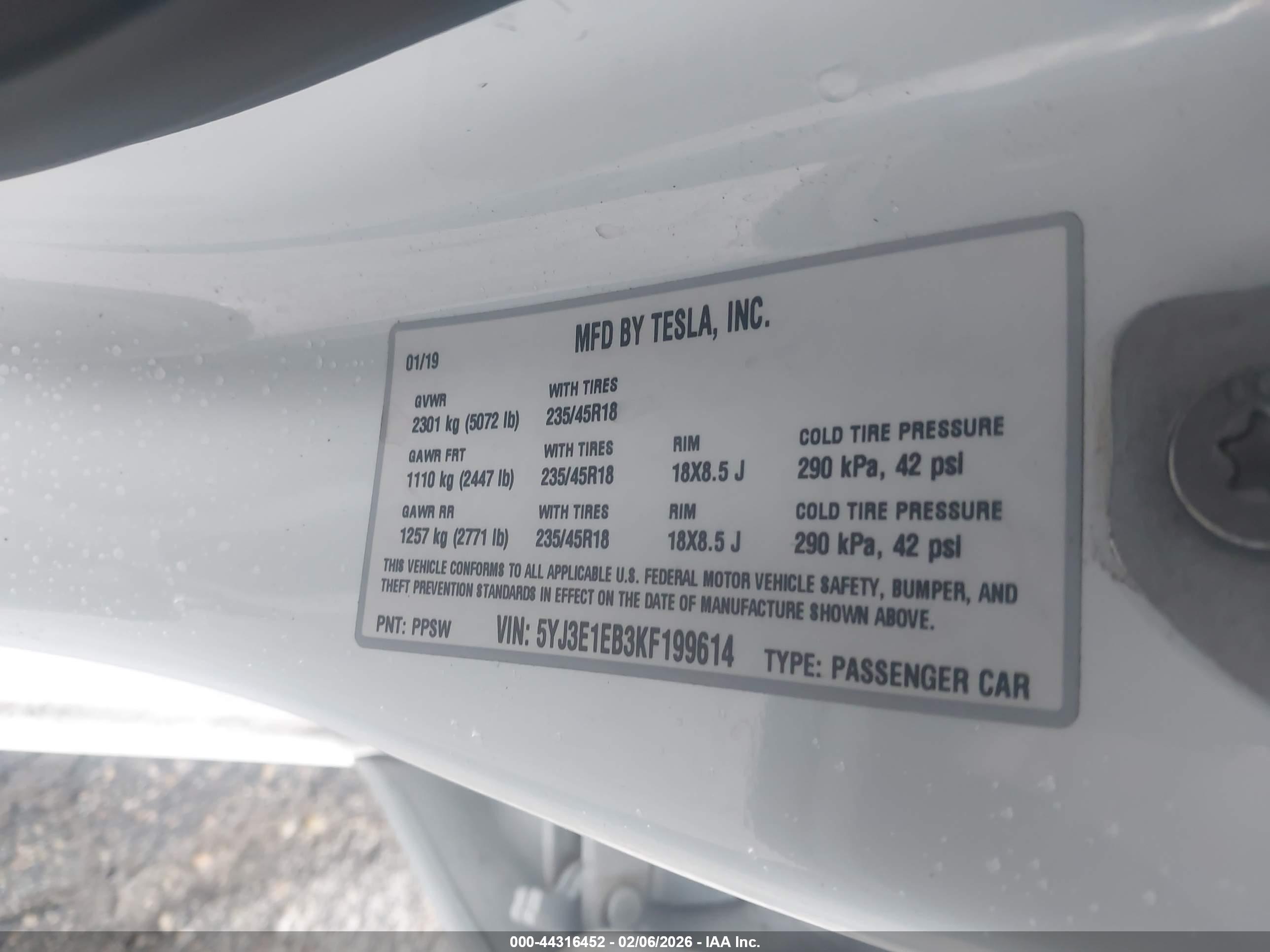 TESLA MODEL image 9