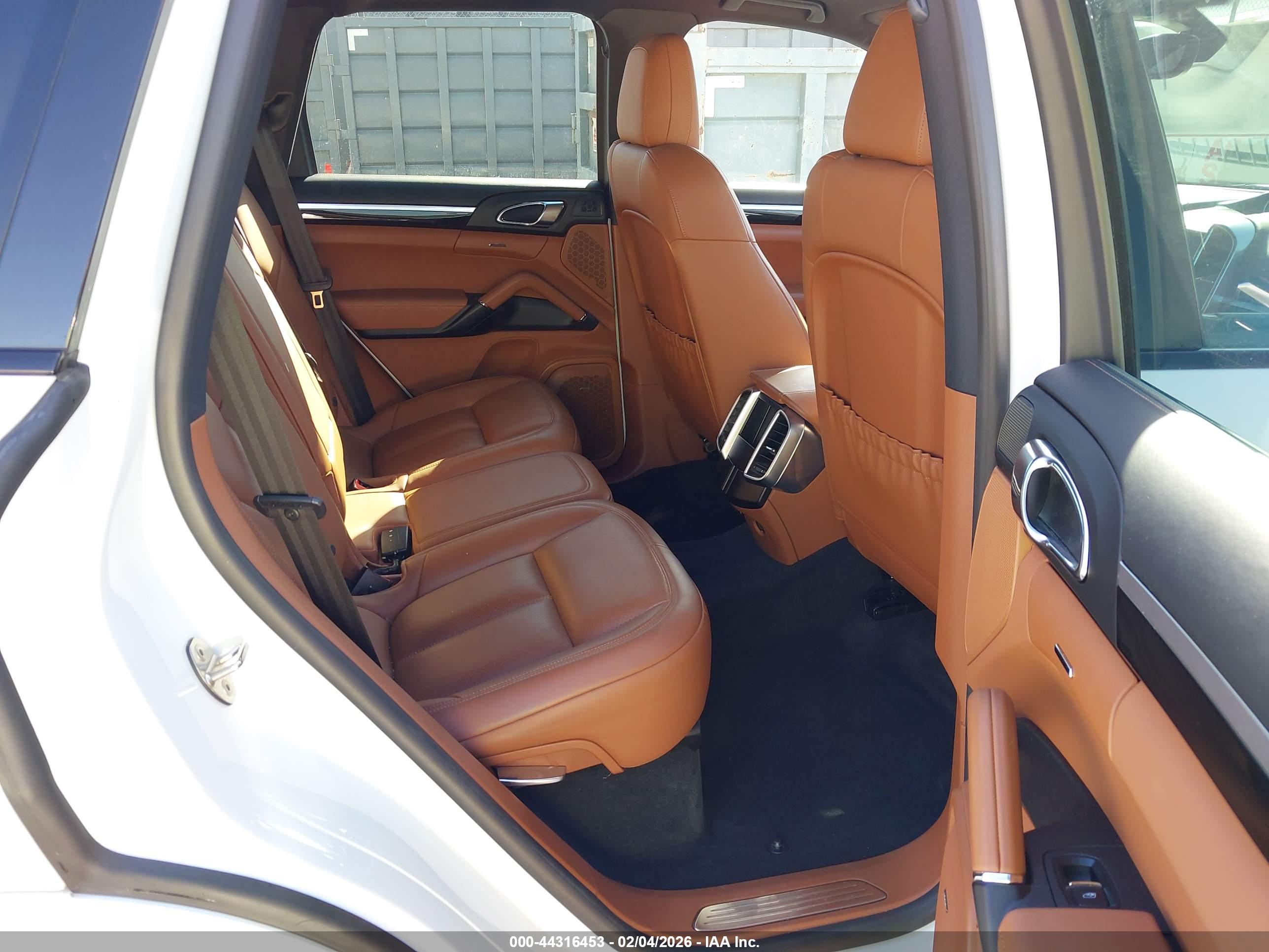PORSCHE CAYENNE image 8