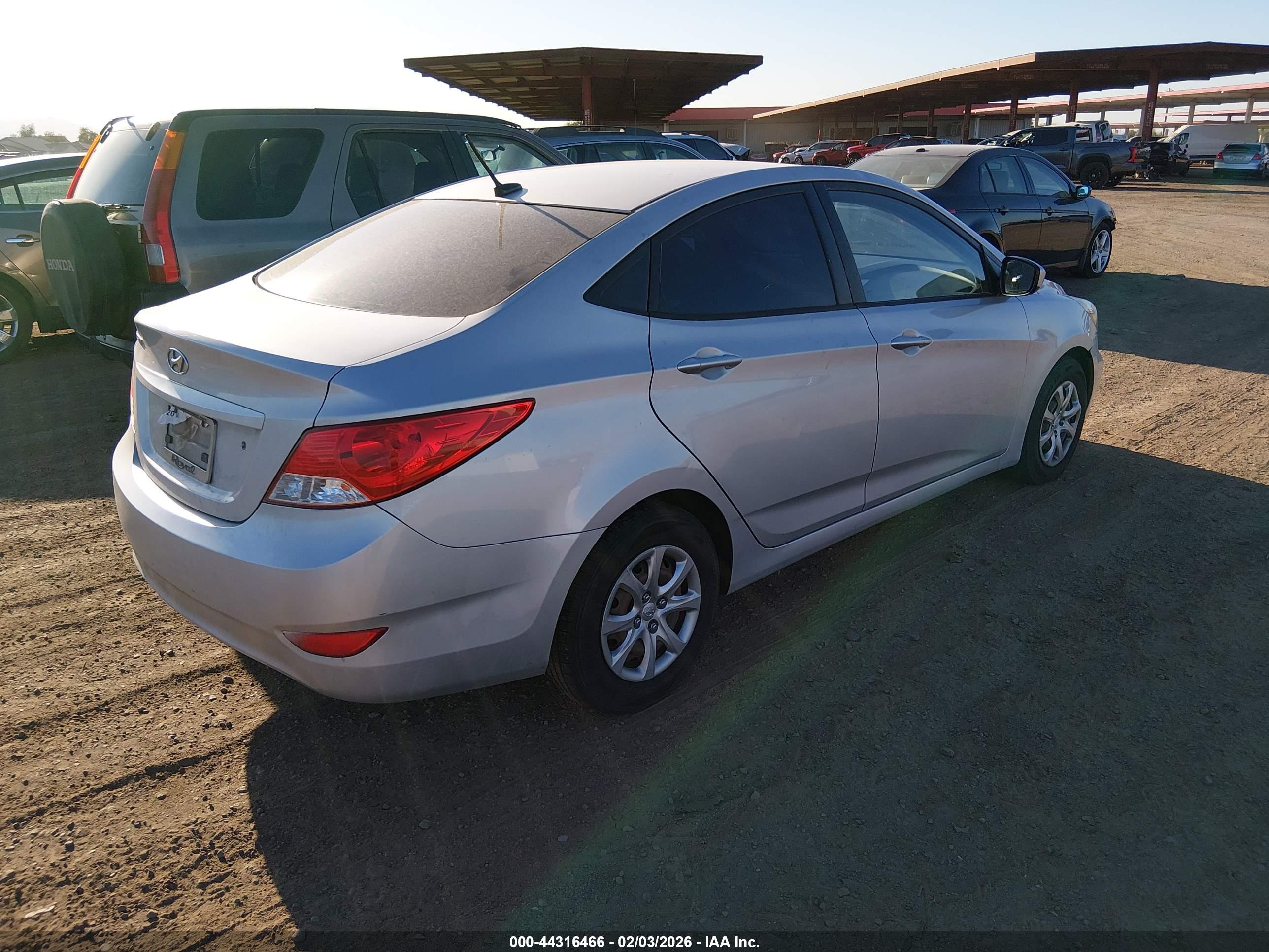 HYUNDAI ACCENT image 4
