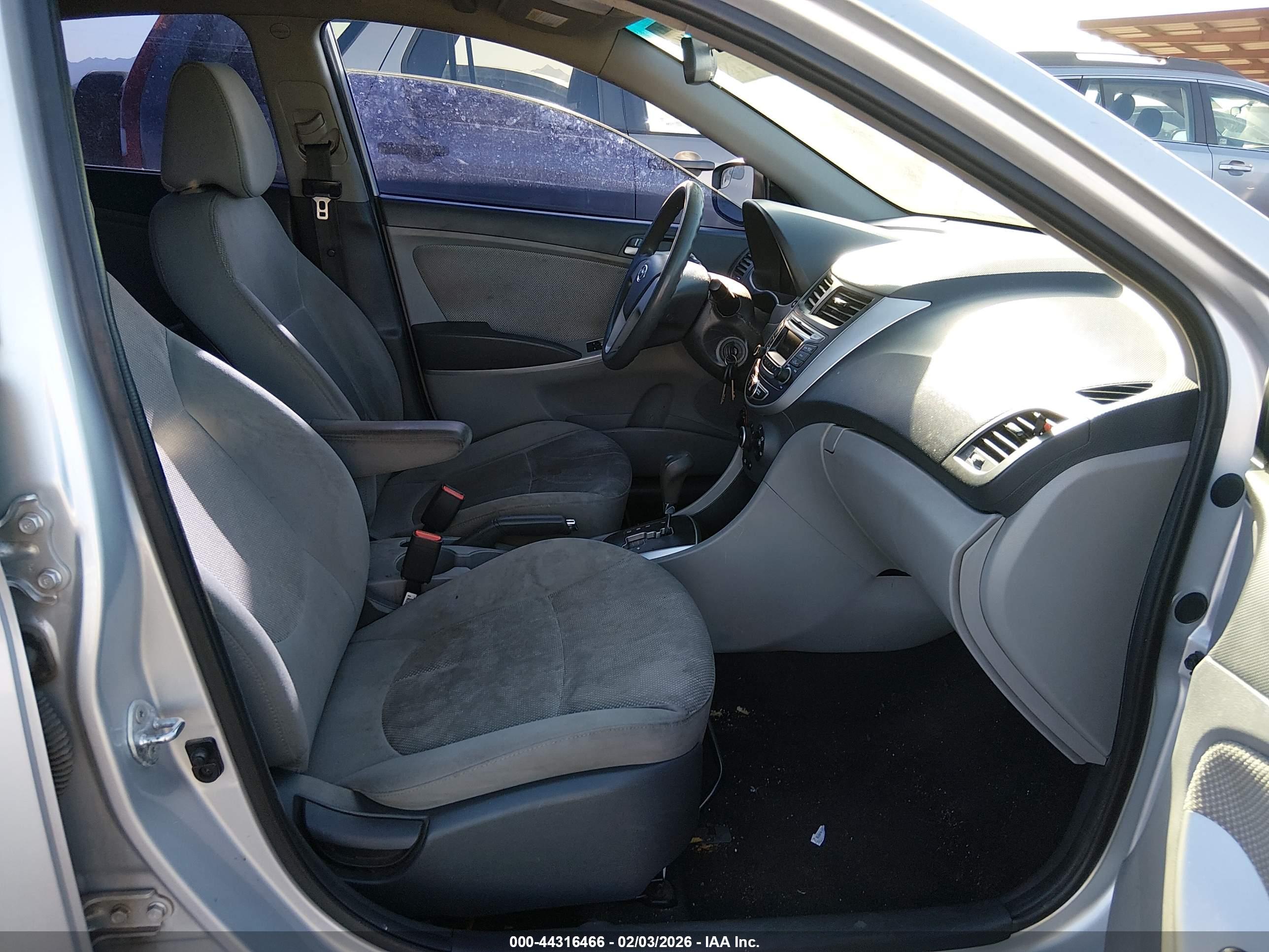 HYUNDAI ACCENT image 5