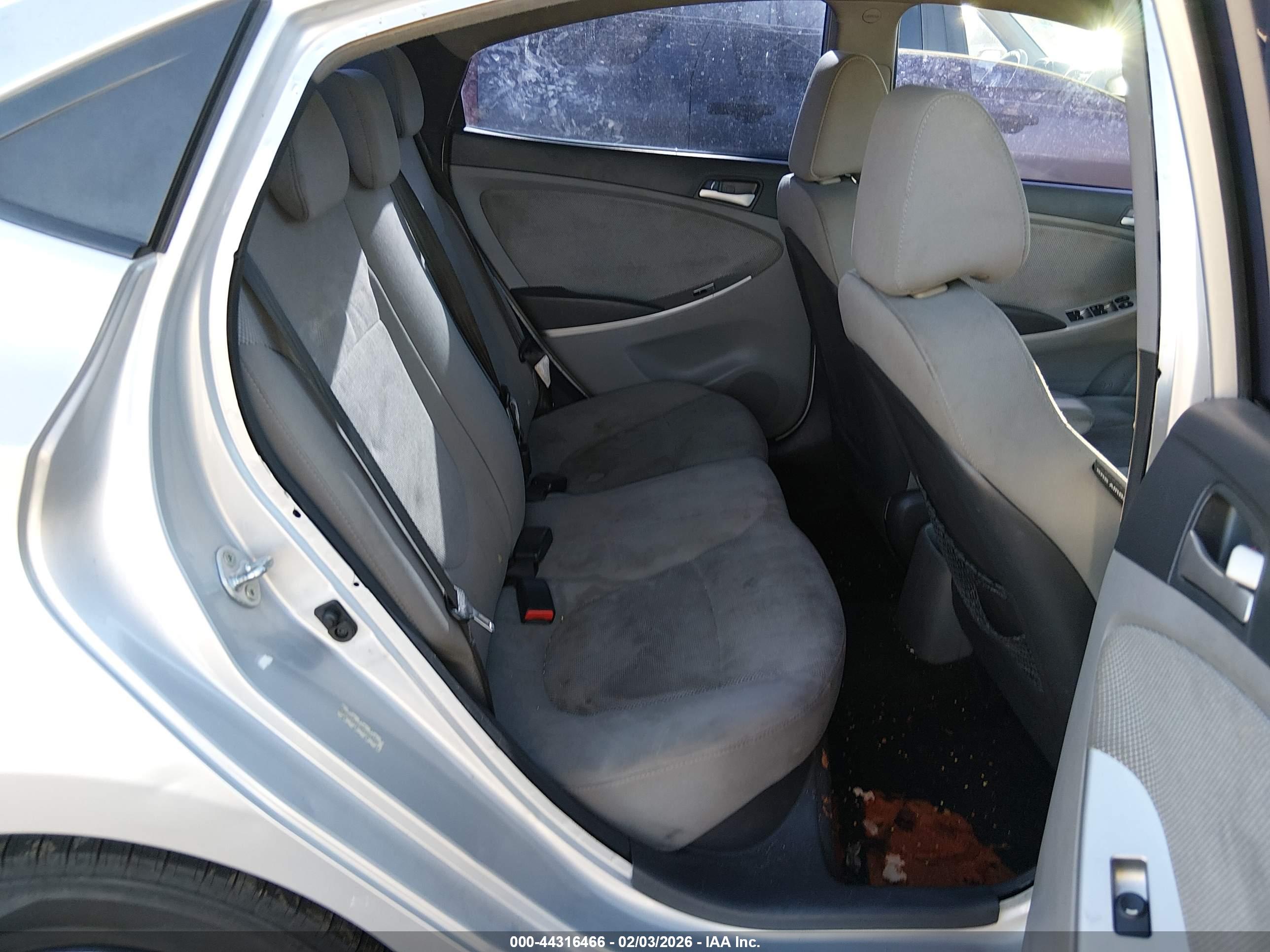 HYUNDAI ACCENT image 8