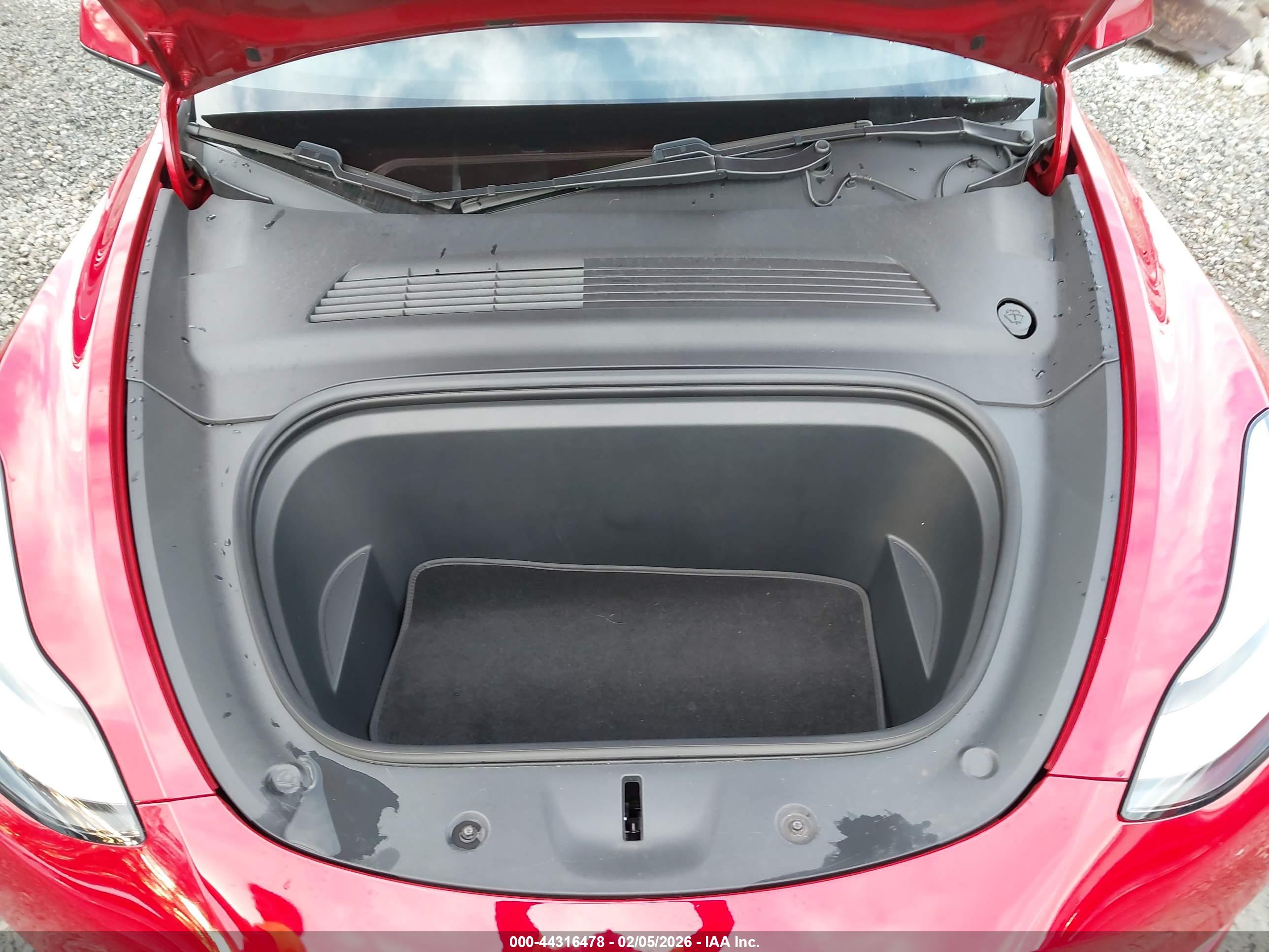 TESLA MODEL image 10