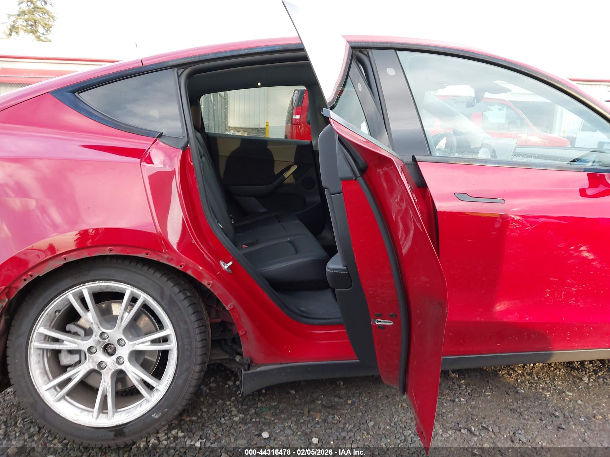 TESLA MODEL image 8