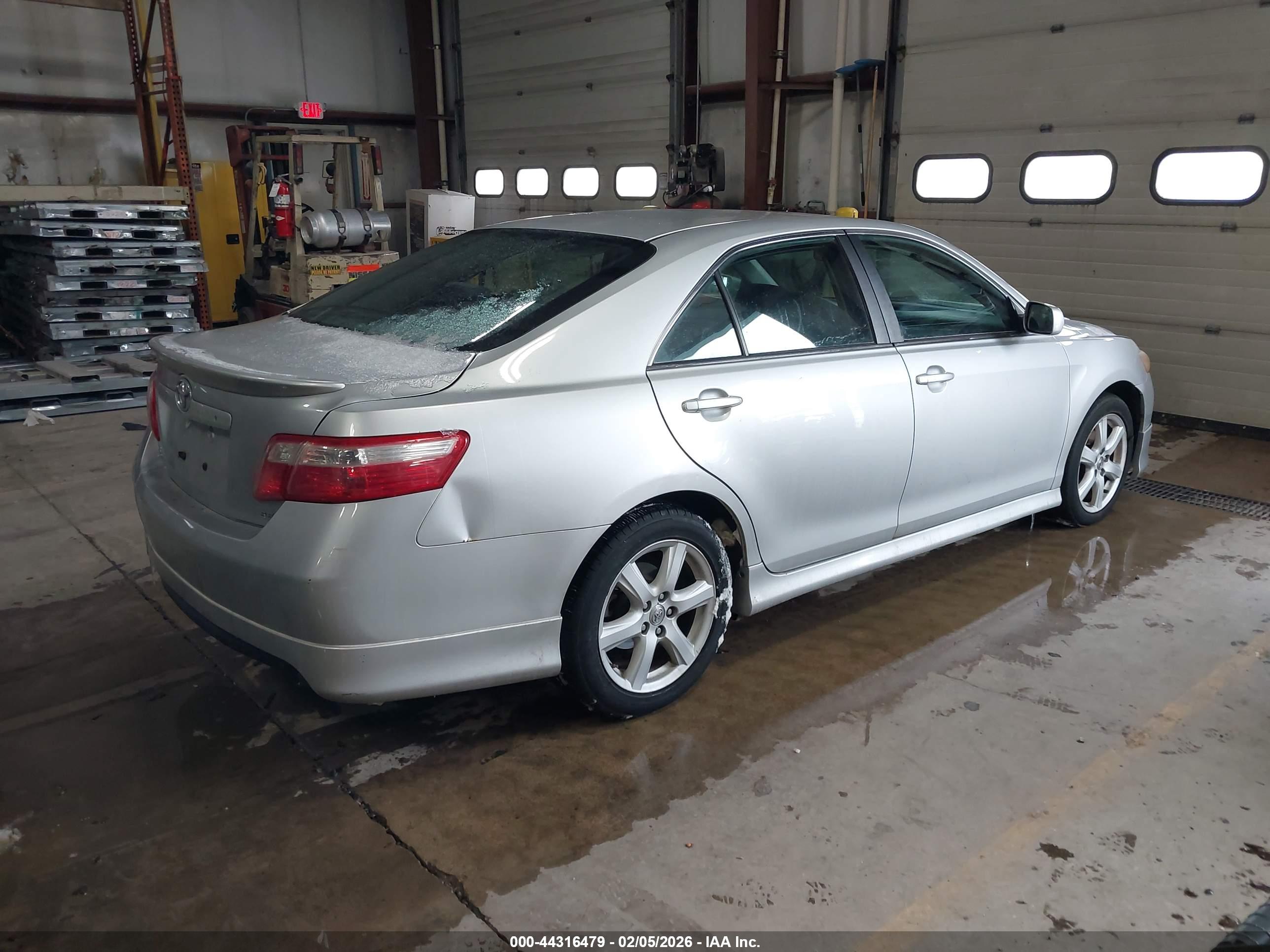 TOYOTA CAMRY image 4