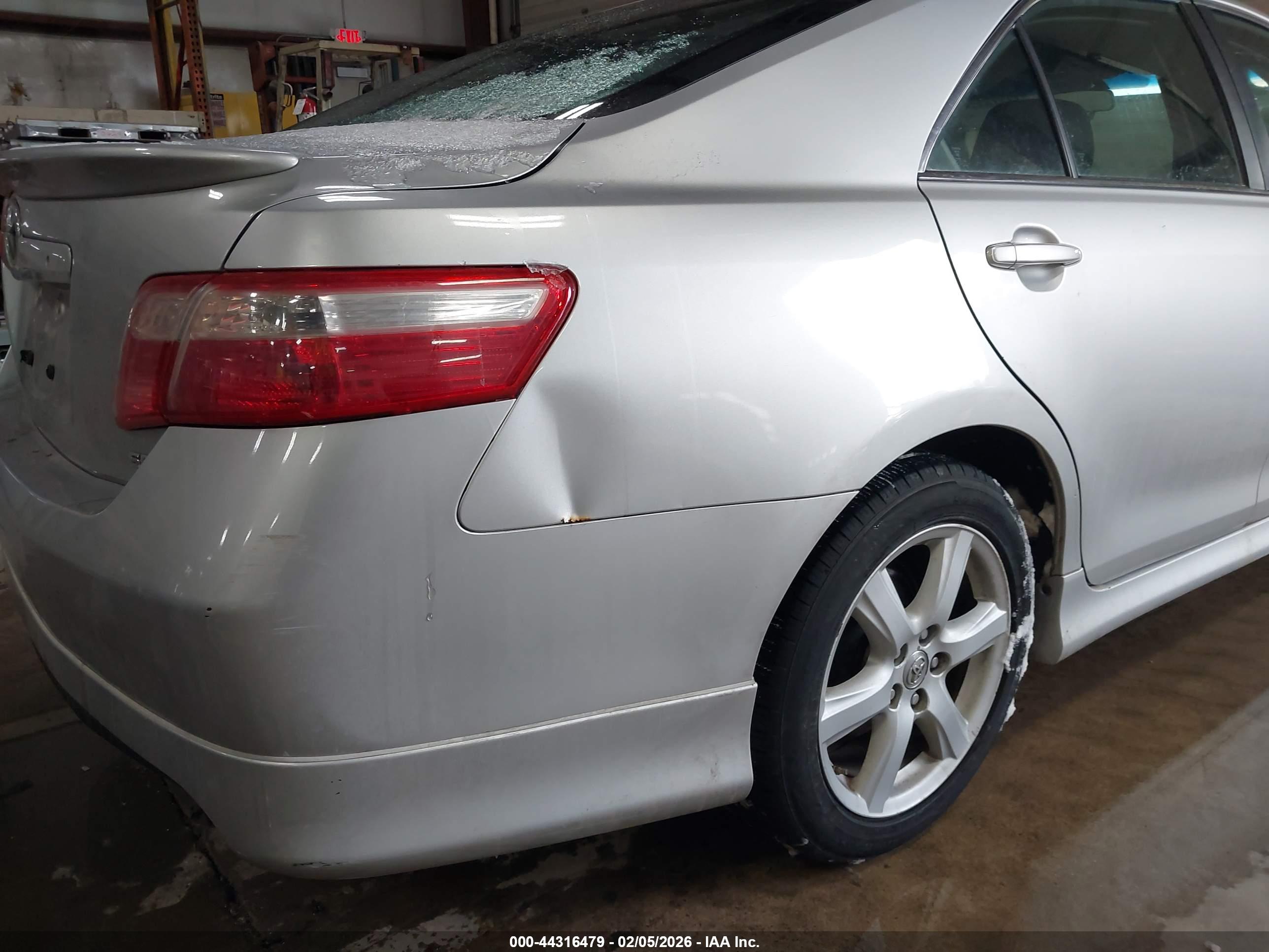 TOYOTA CAMRY image 6