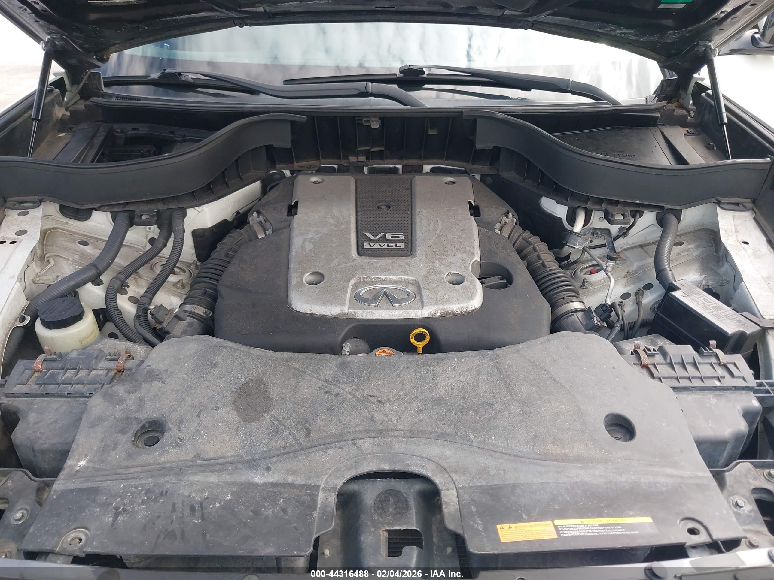 INFINITI QX70 image 10