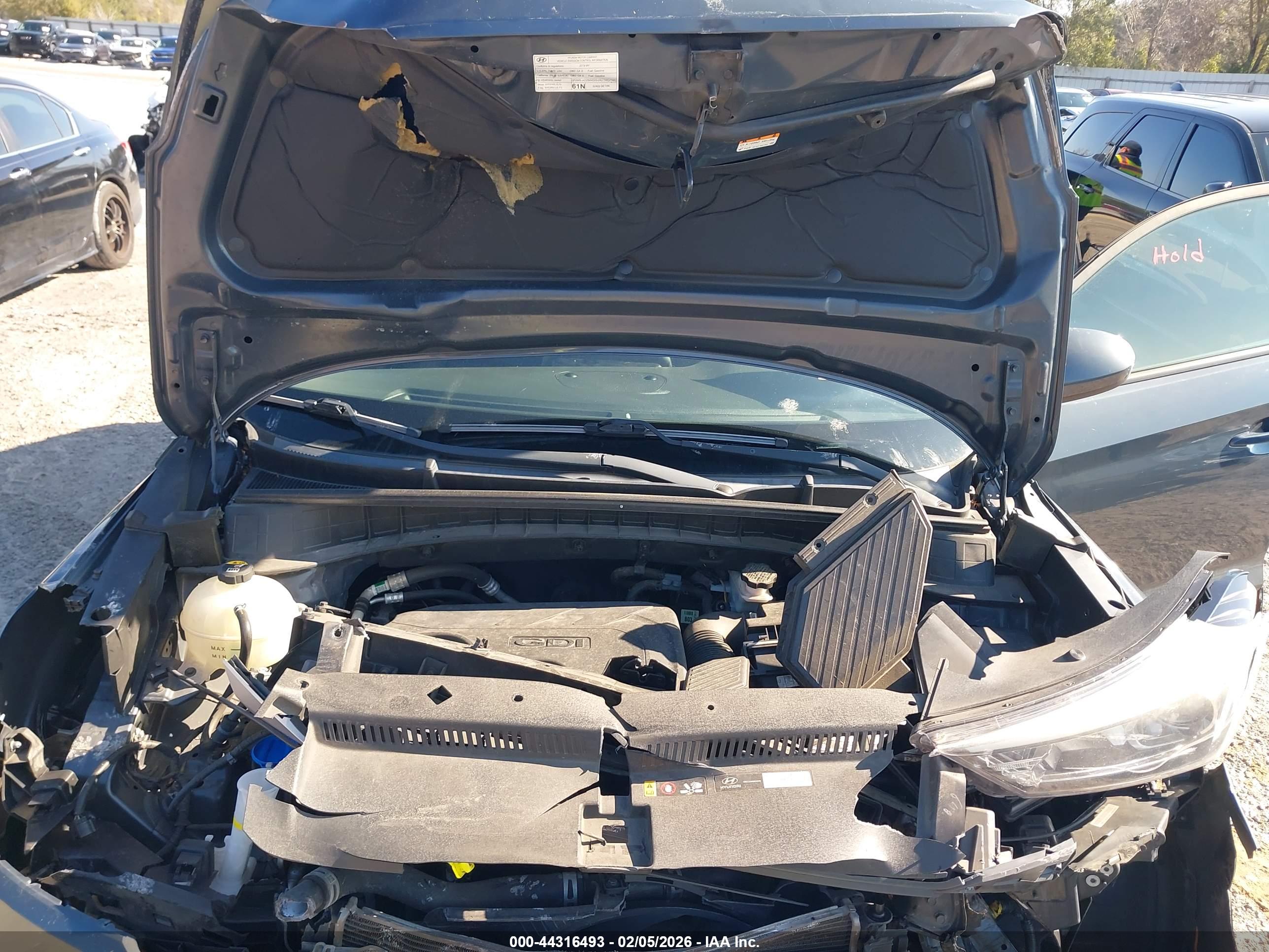 HYUNDAI TUCSON image 10