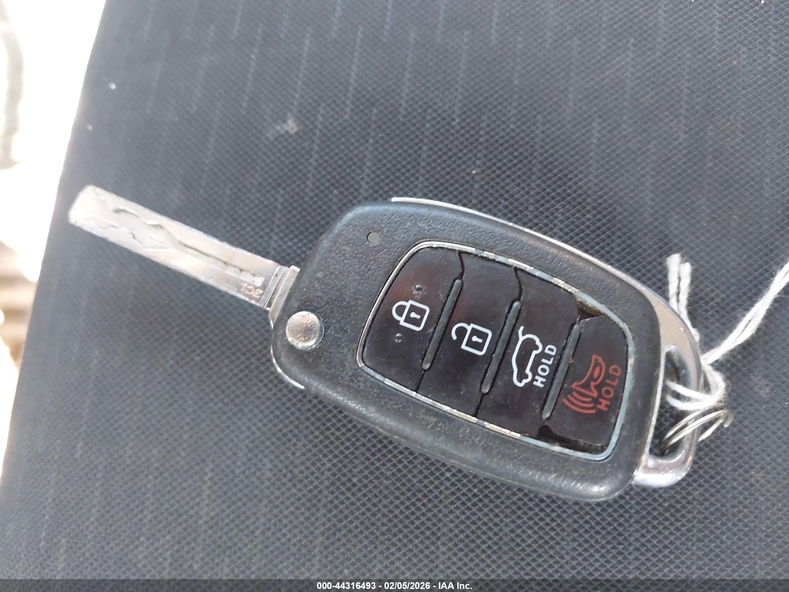 HYUNDAI TUCSON image 11