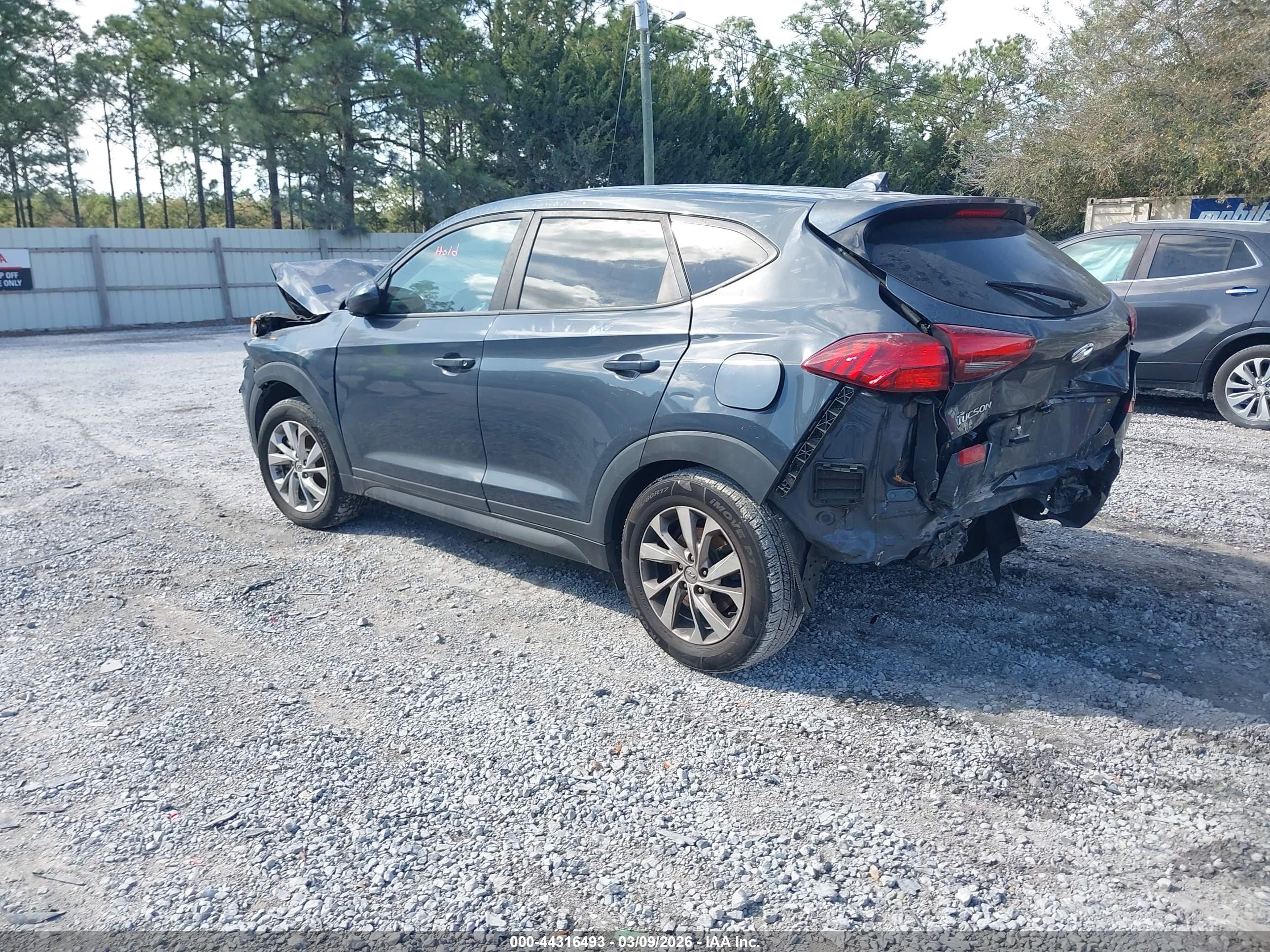 HYUNDAI TUCSON image 3