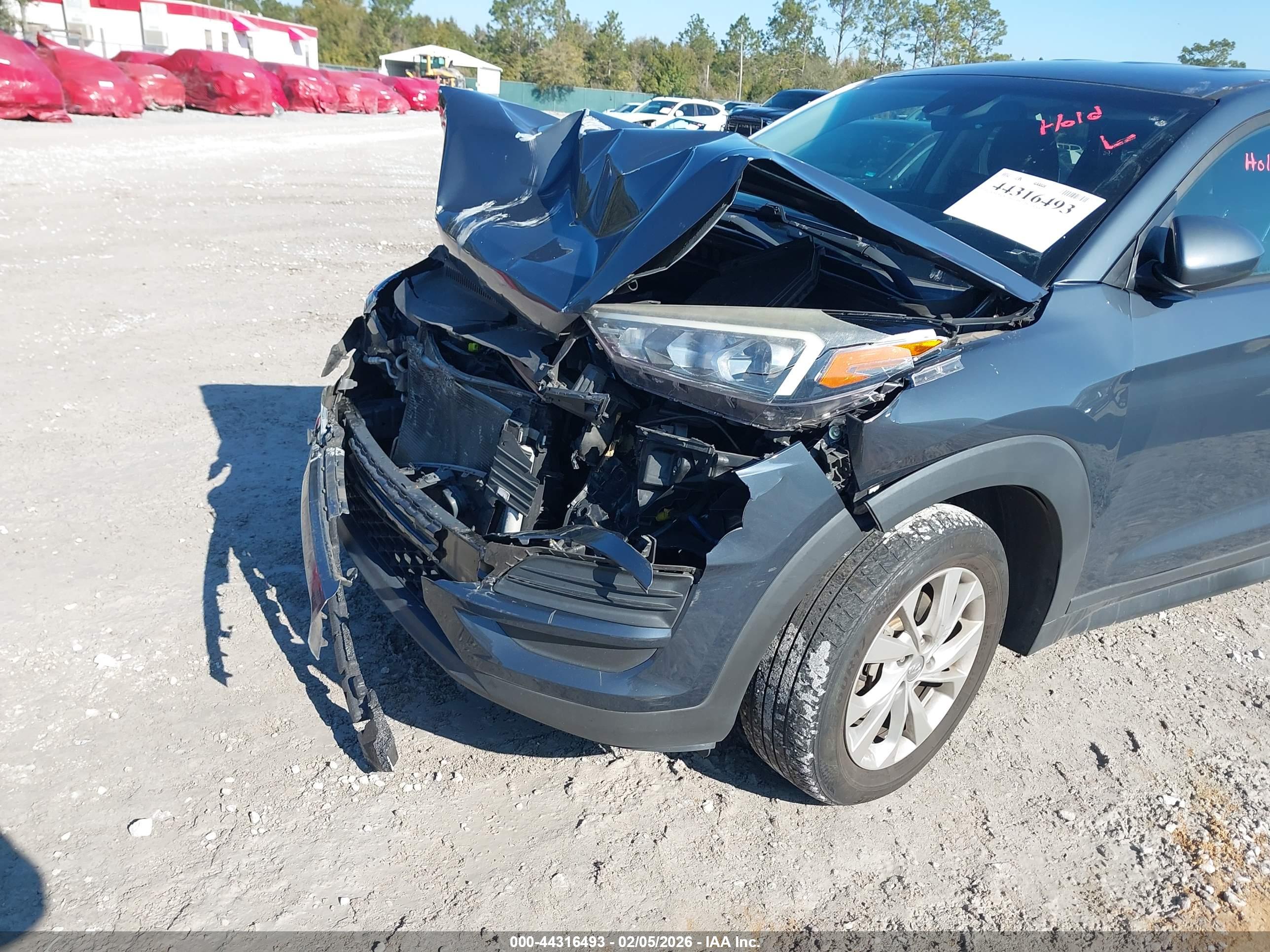 HYUNDAI TUCSON image 6