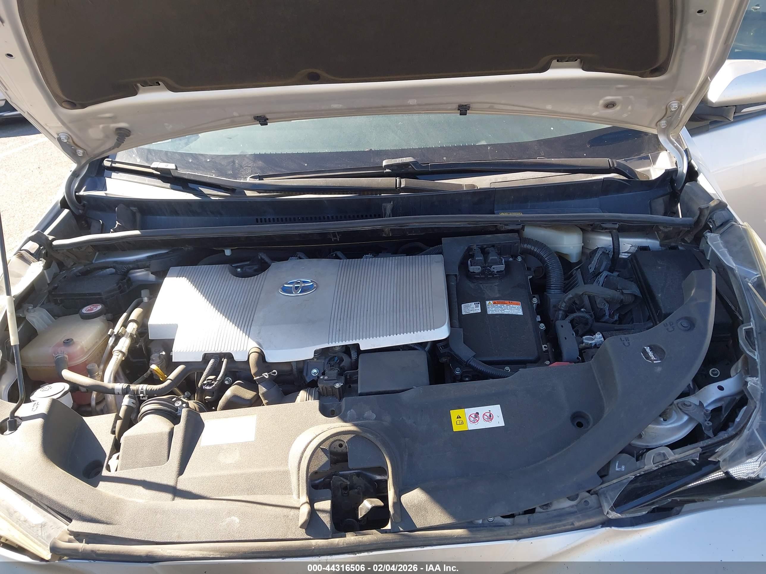 TOYOTA PRIUS image 10