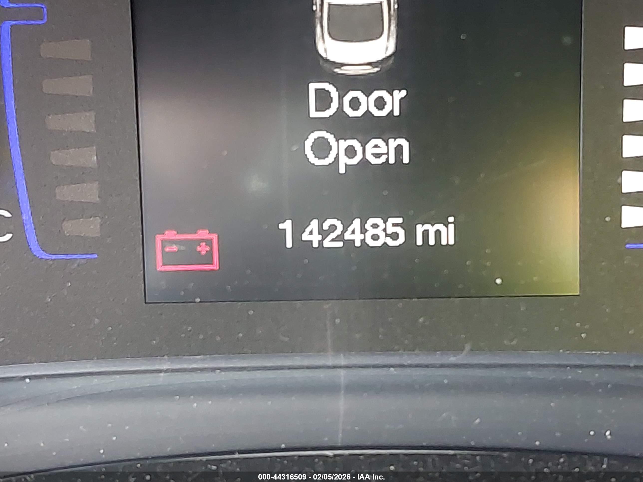 CHRYSLER 200 image 7