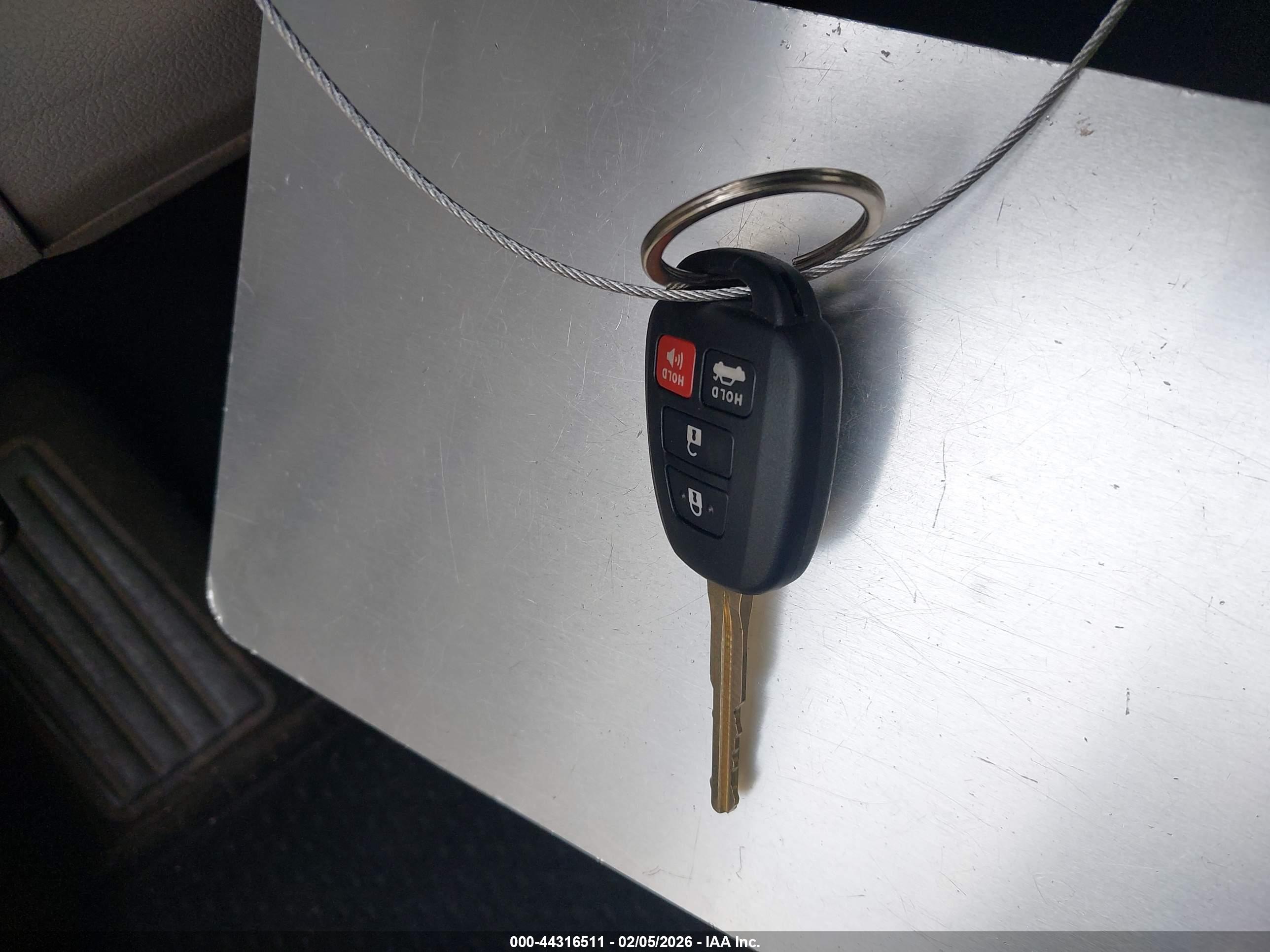 TOYOTA CAMRY image 11