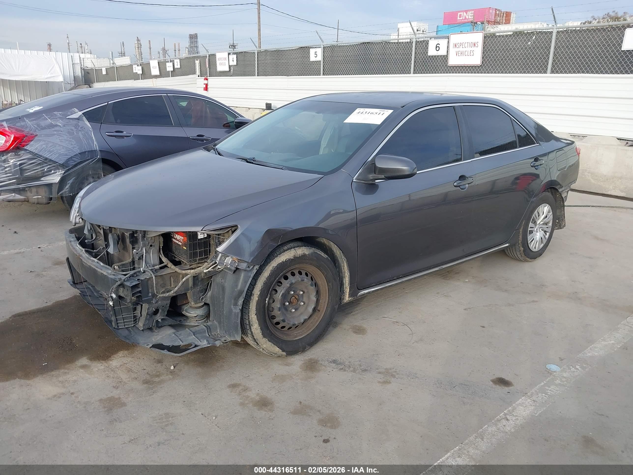 TOYOTA CAMRY image 2