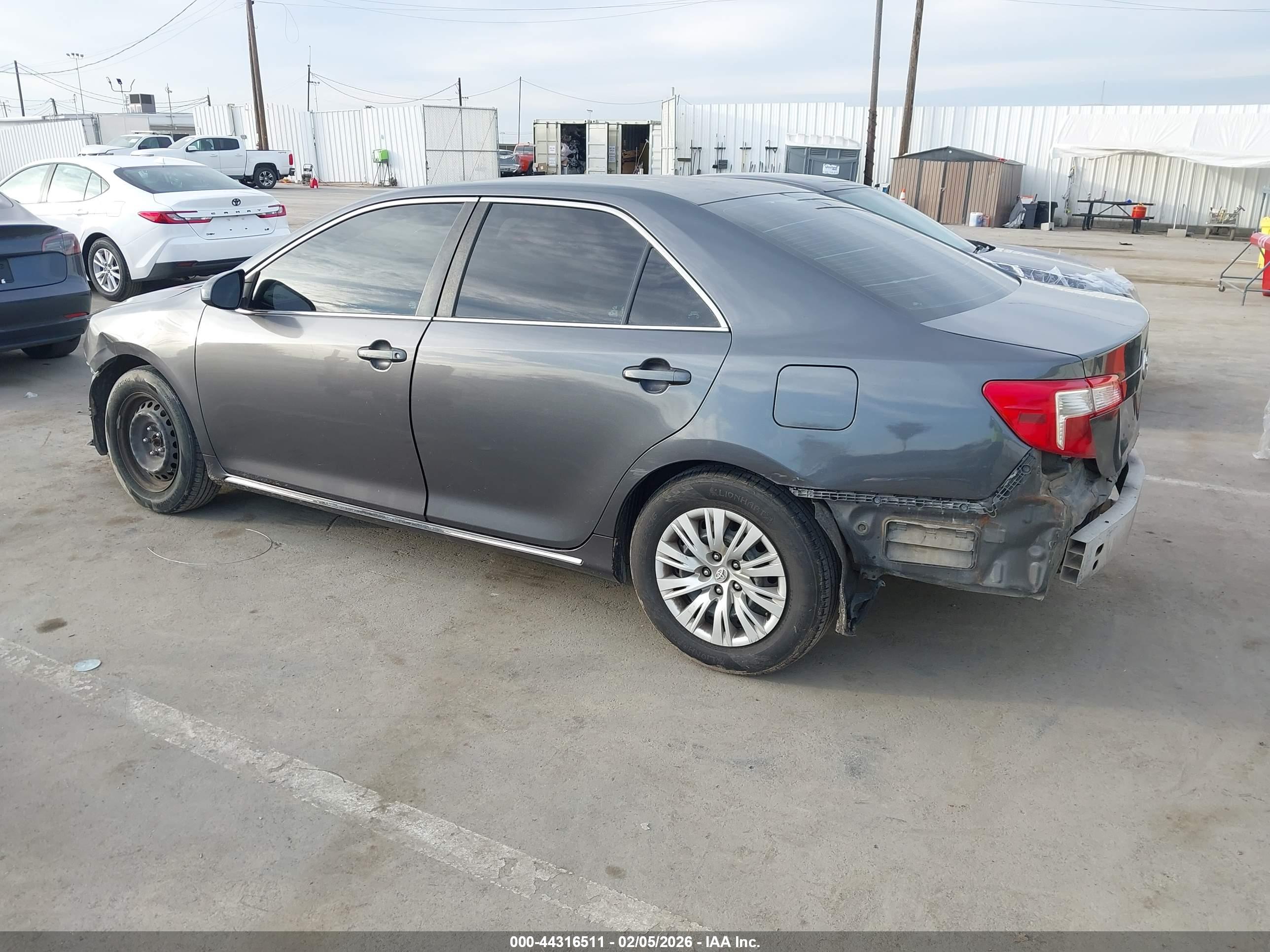 TOYOTA CAMRY image 3
