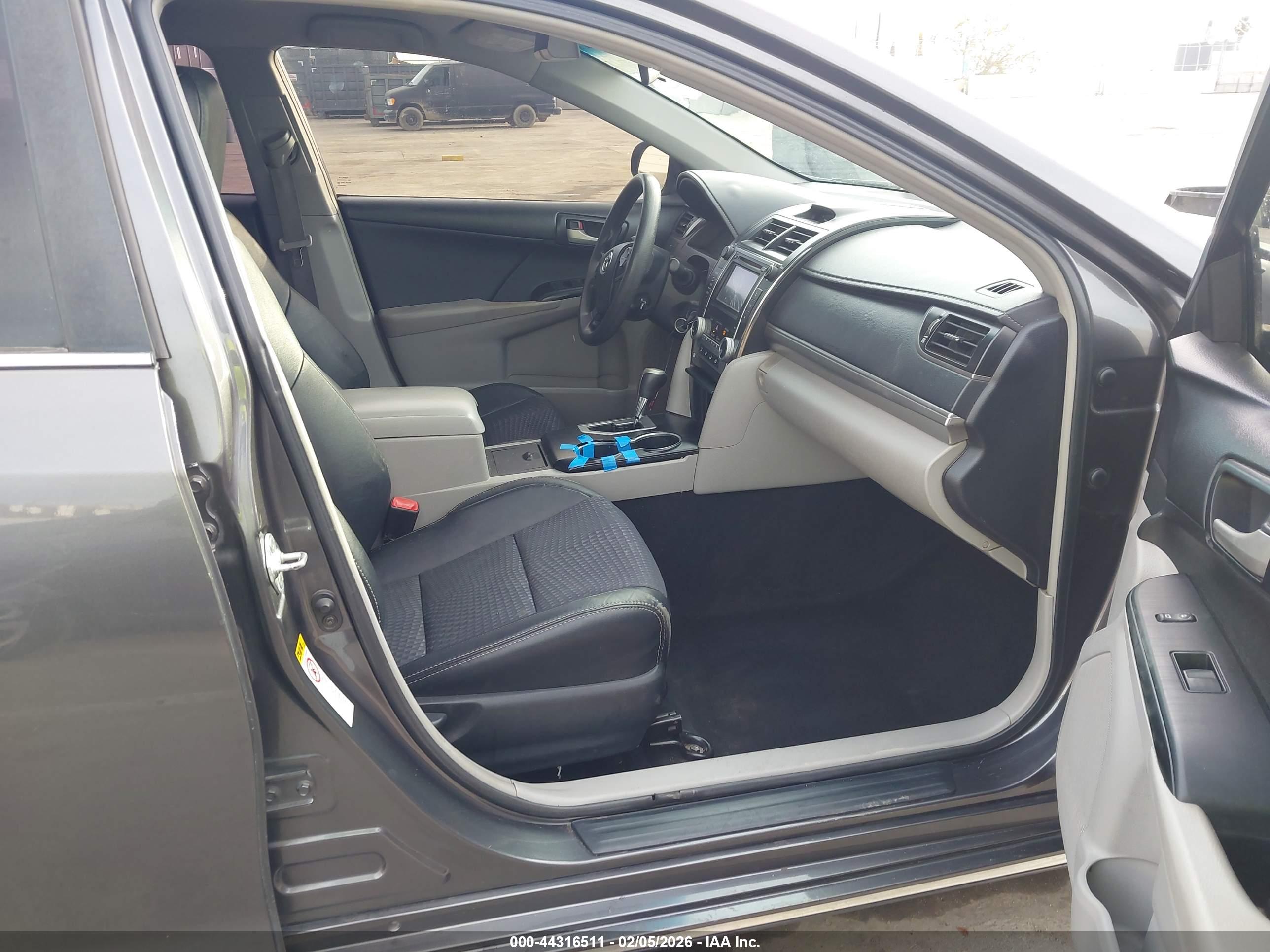 TOYOTA CAMRY image 5