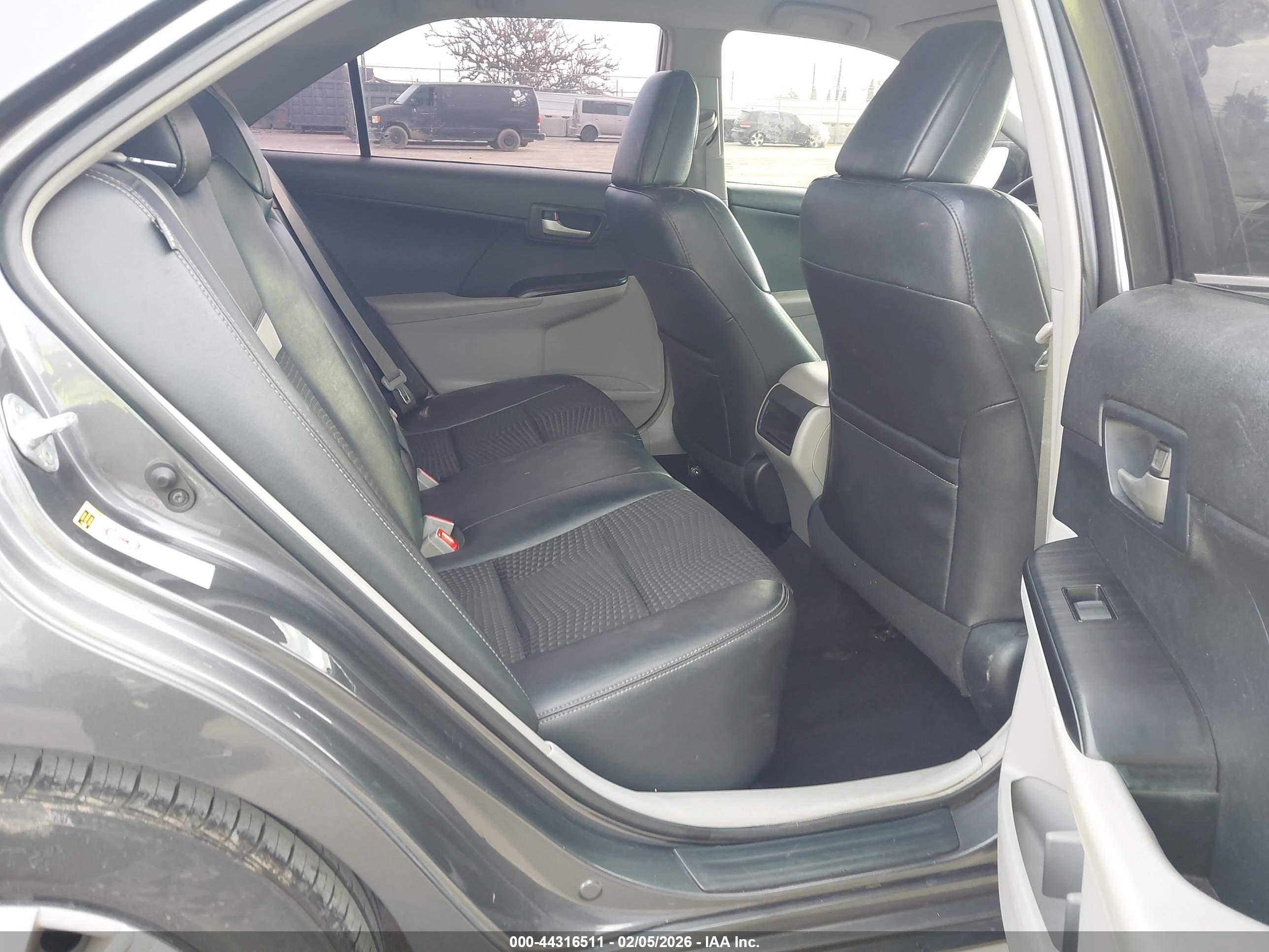 TOYOTA CAMRY image 8