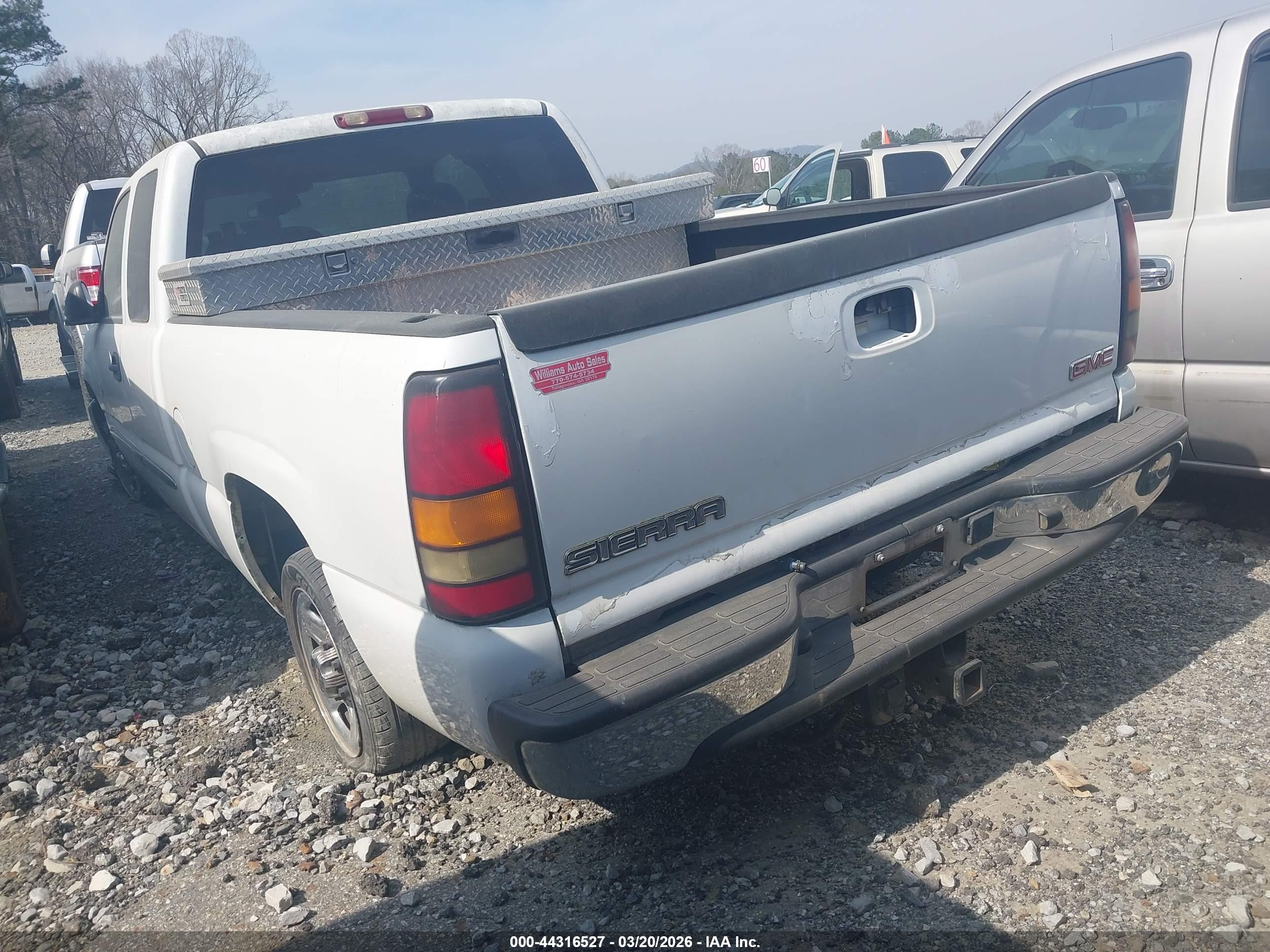 GMC SIERRA image 3