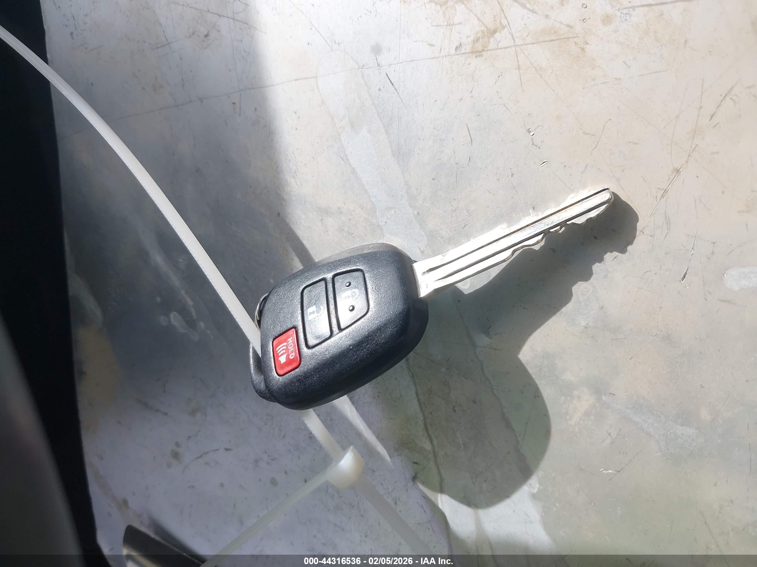 TOYOTA PRIUS image 11