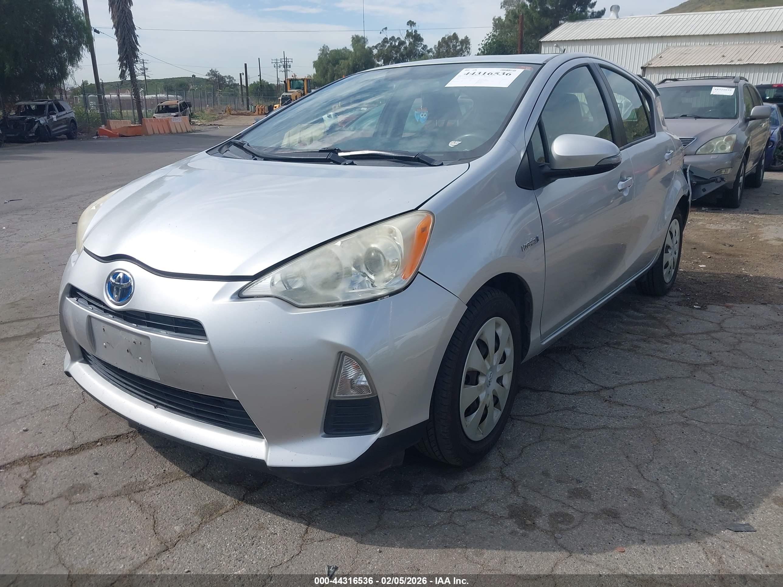 TOYOTA PRIUS image 2