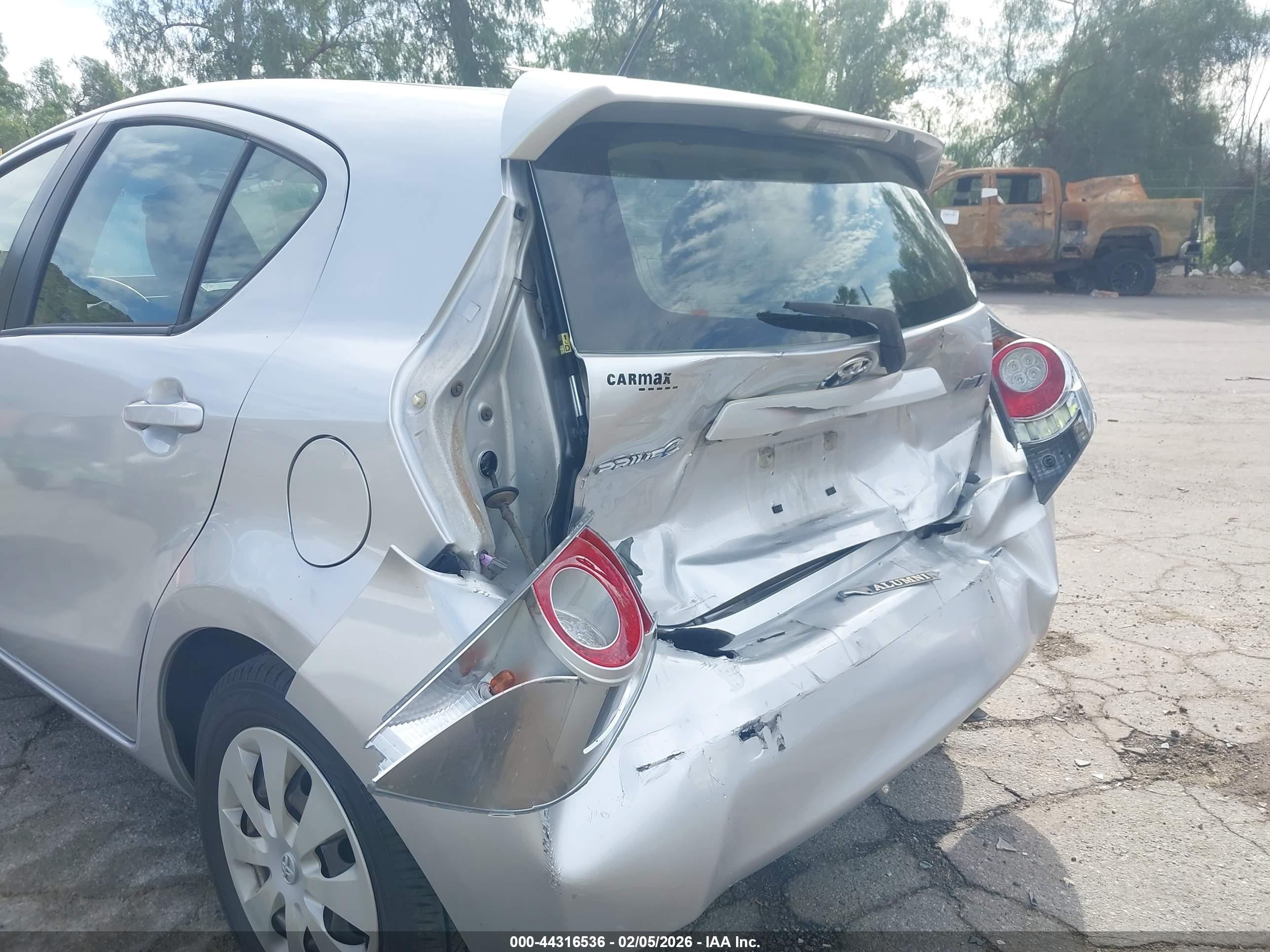 TOYOTA PRIUS image 6