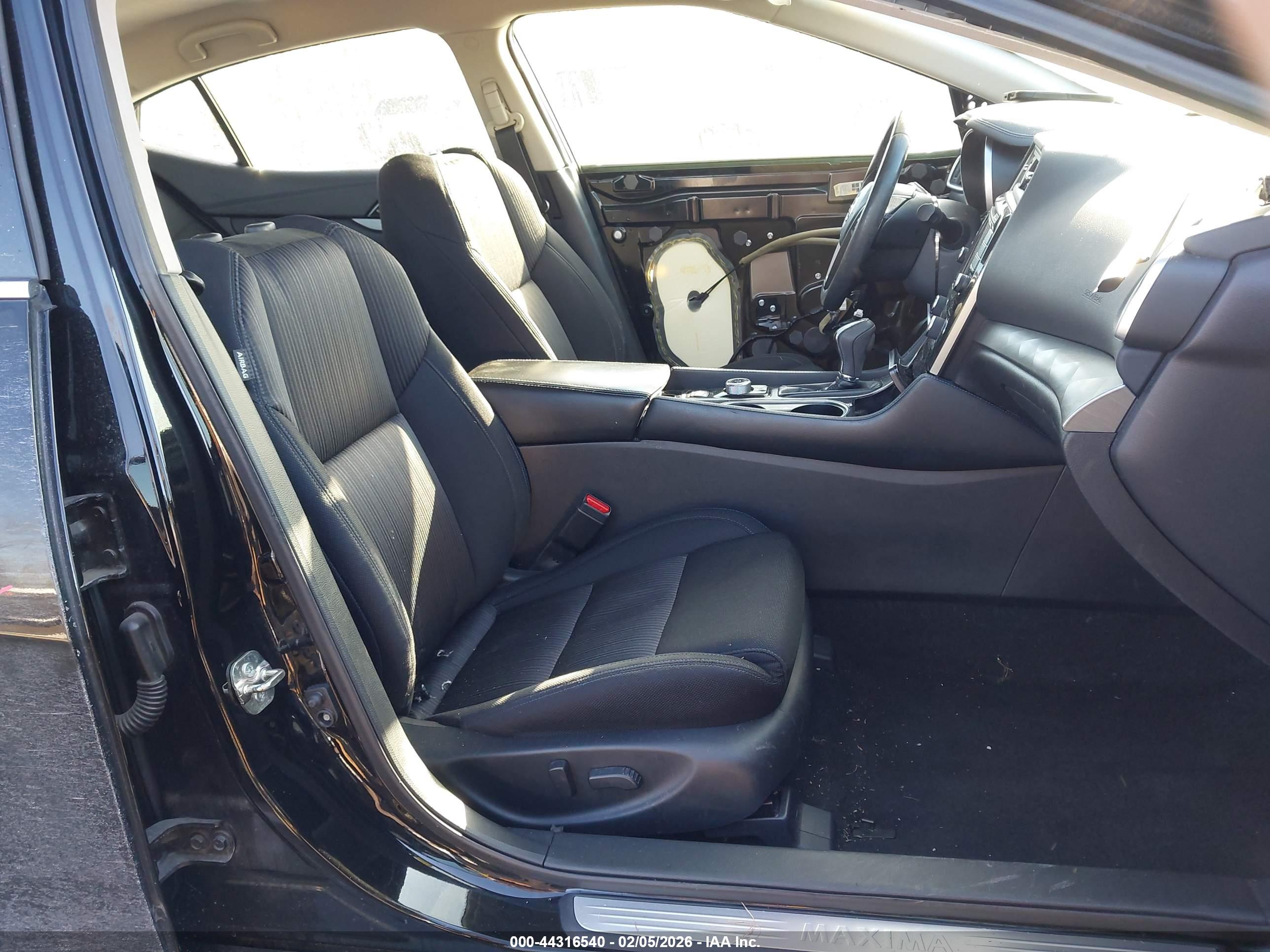 NISSAN MAXIMA image 5