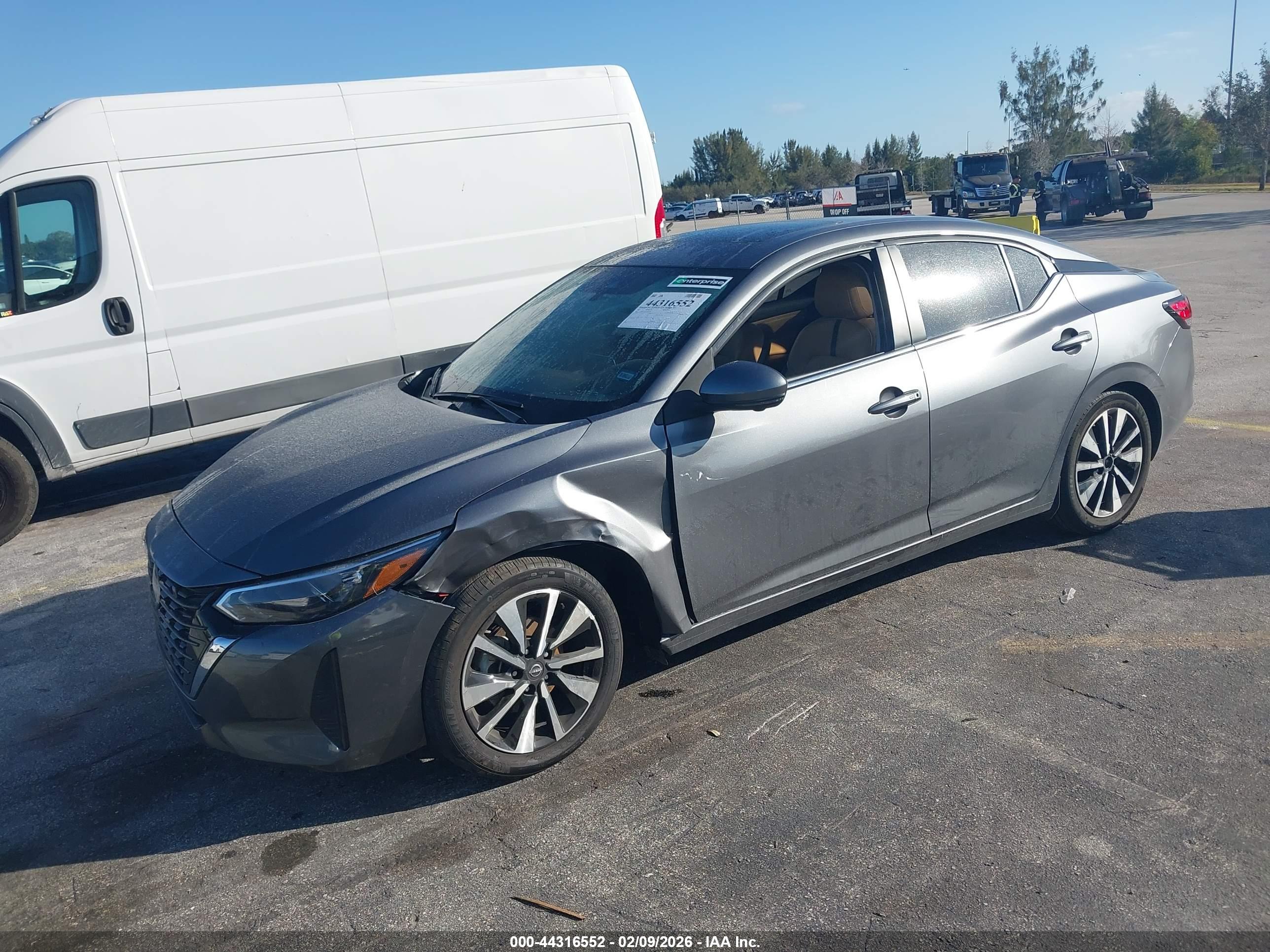 NISSAN SENTRA image 2
