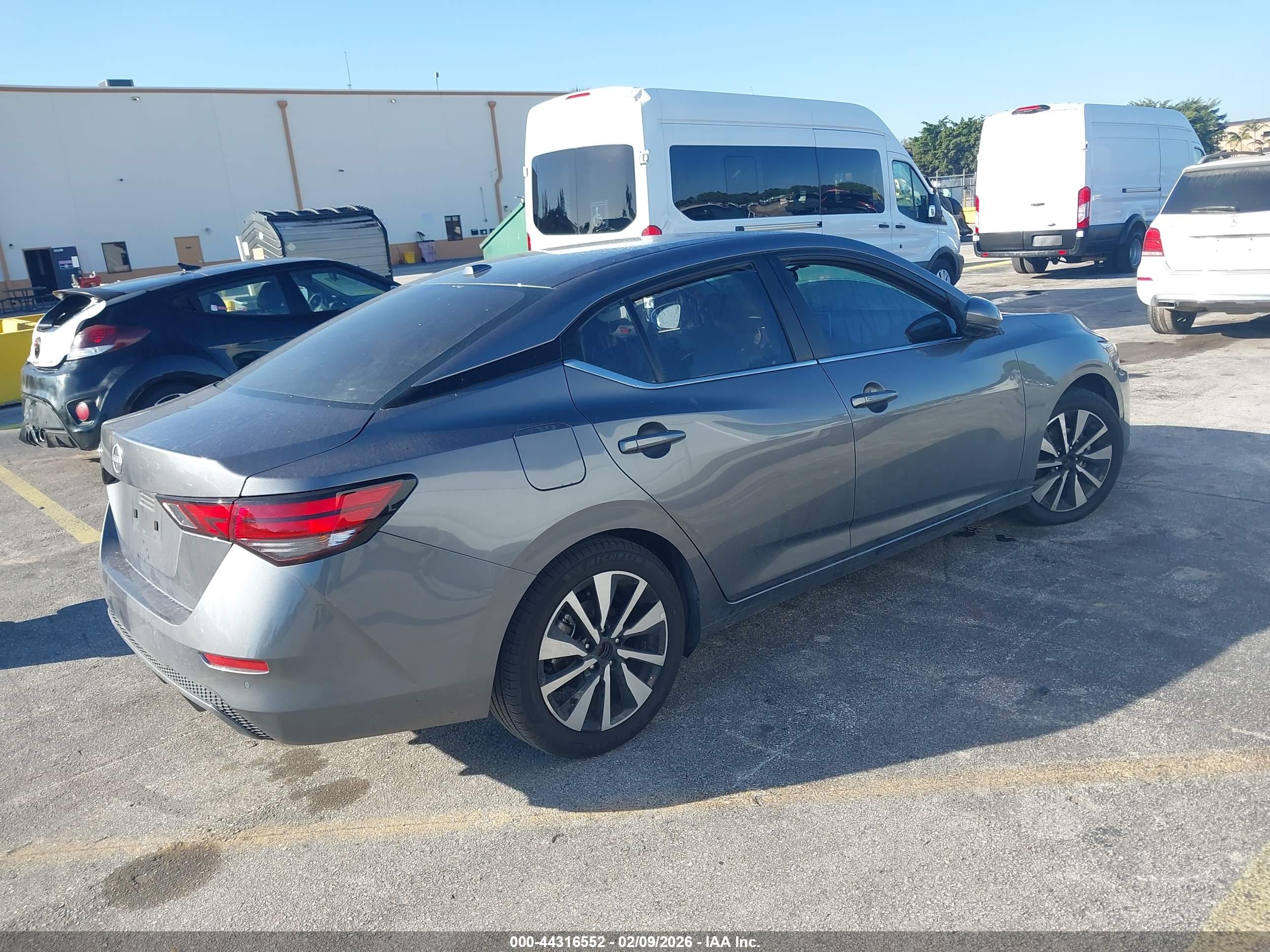 NISSAN SENTRA image 4
