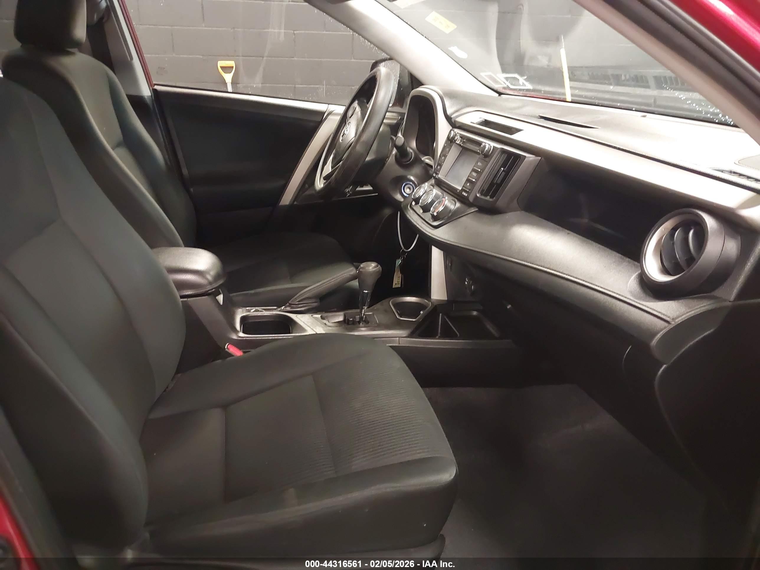 TOYOTA RAV4 image 5