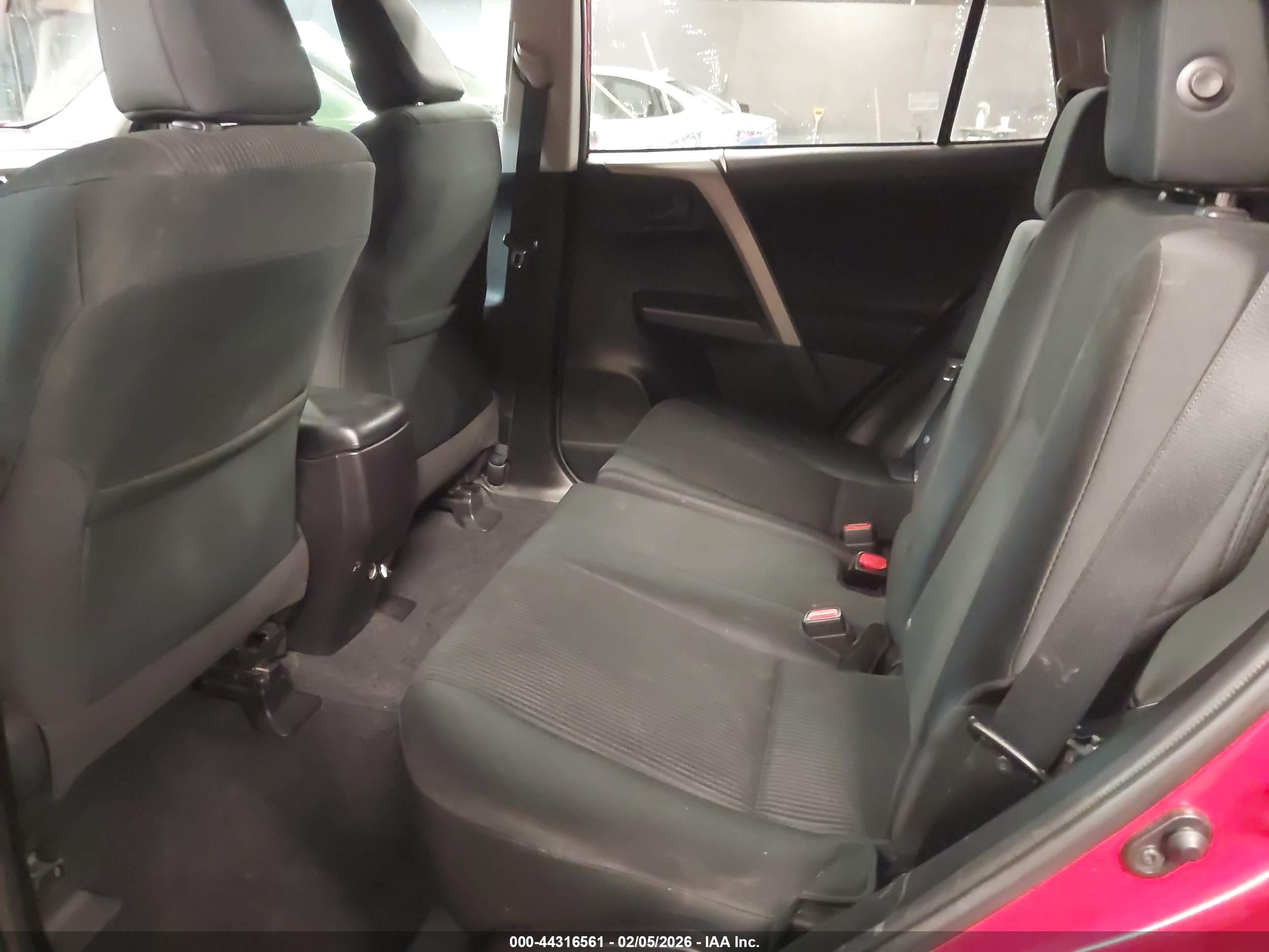TOYOTA RAV4 image 8