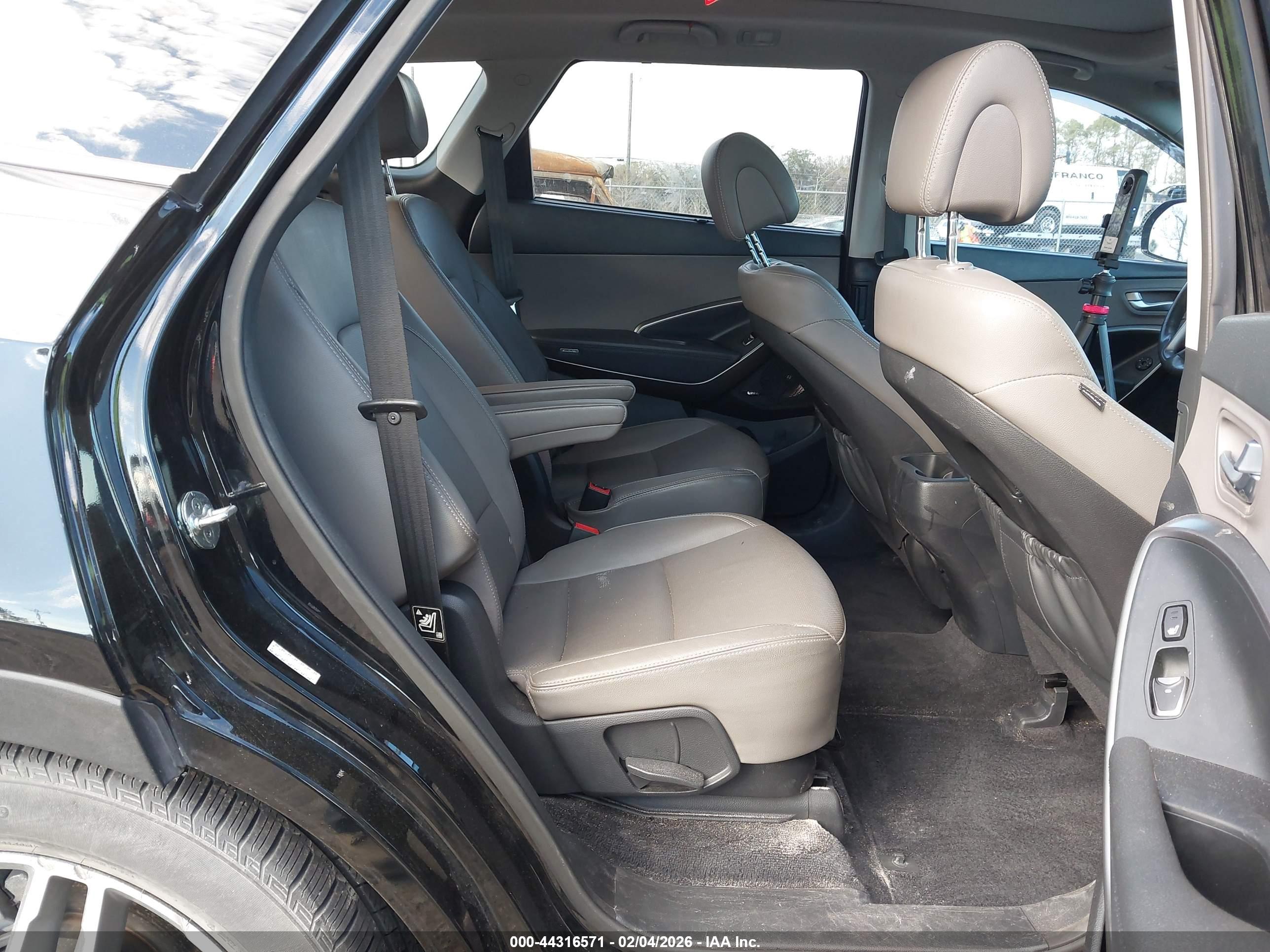 HYUNDAI SANTA image 8