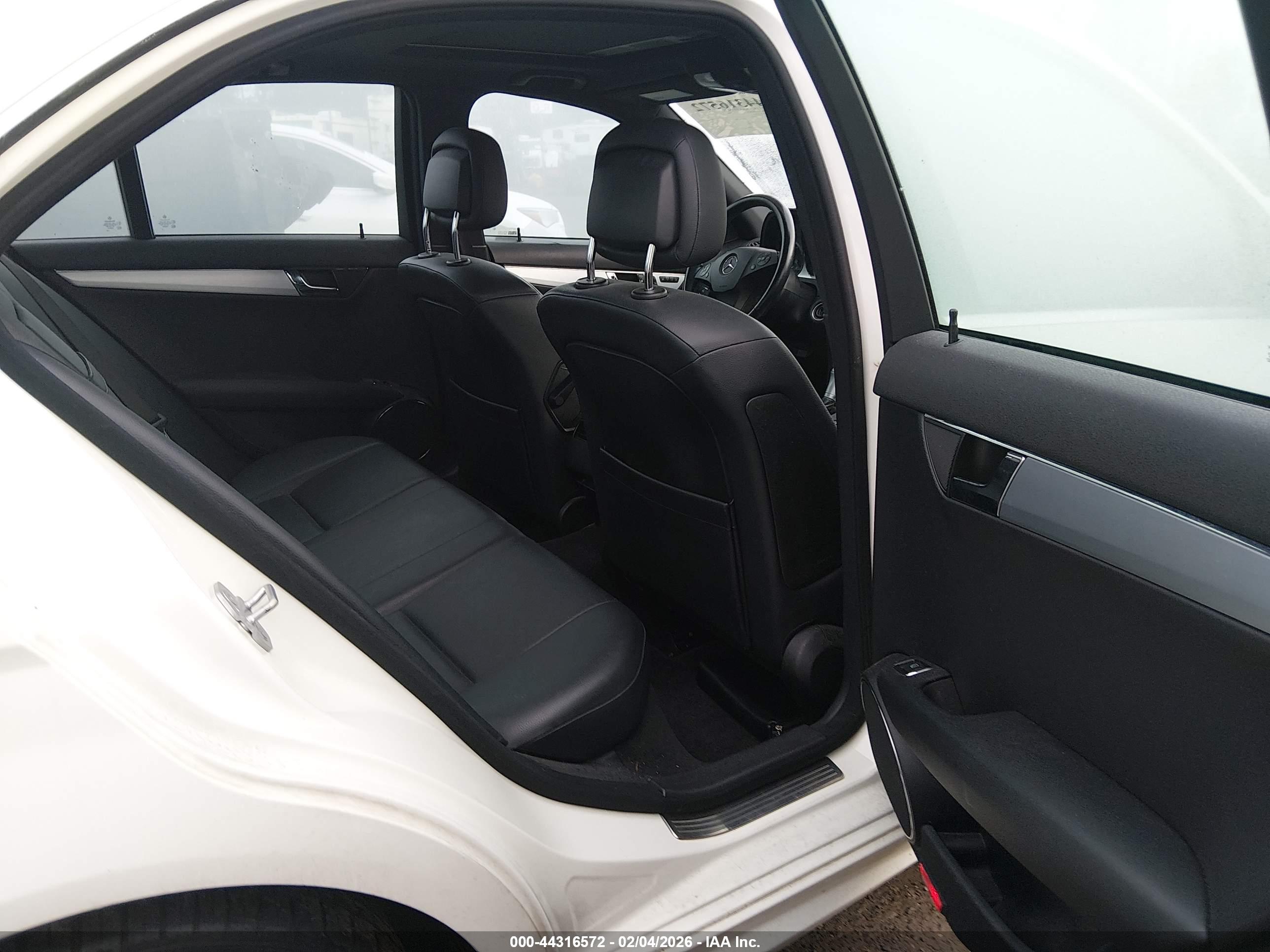 MERCEDES-BENZ C image 8
