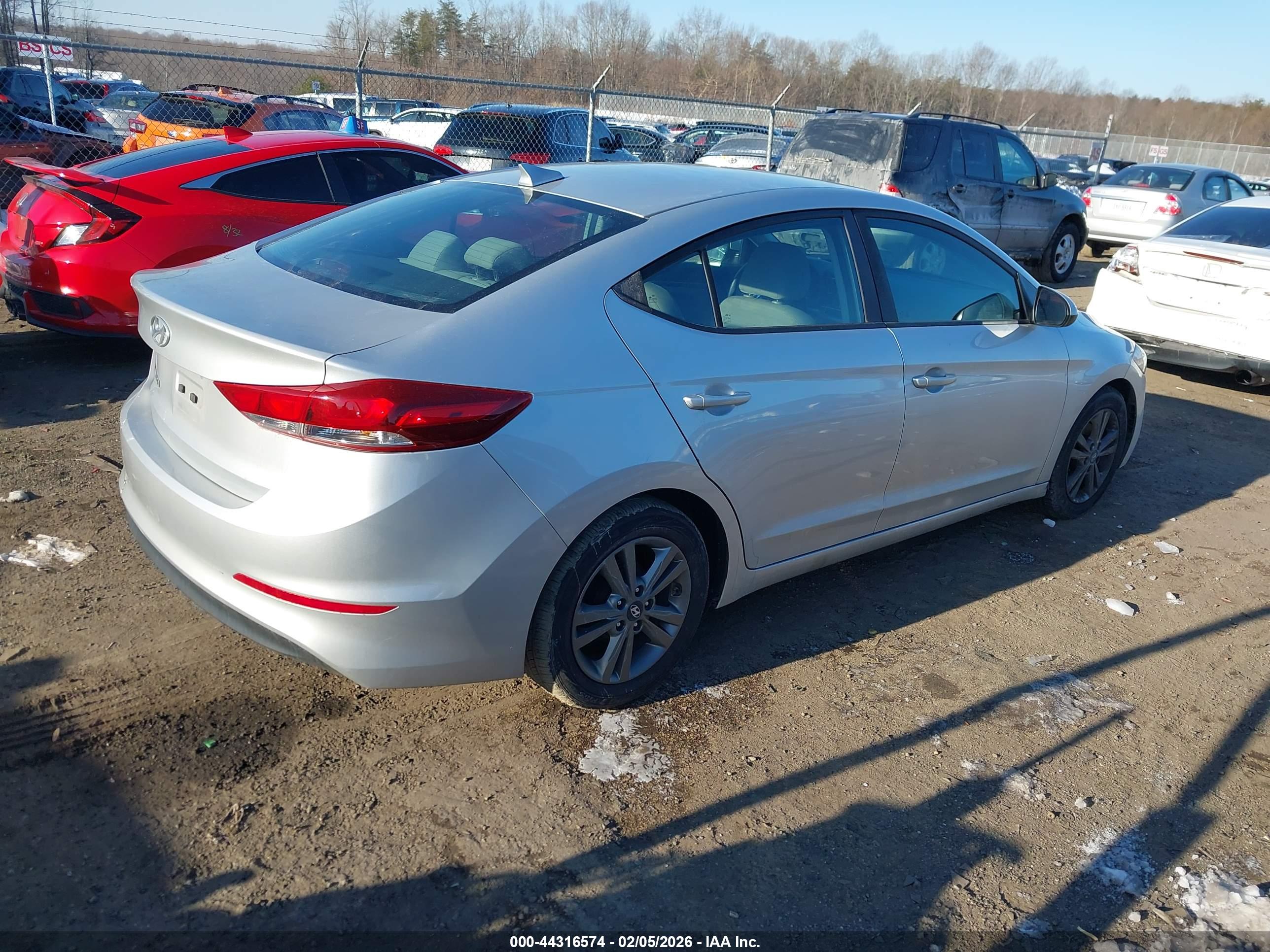 HYUNDAI ELANTRA image 4