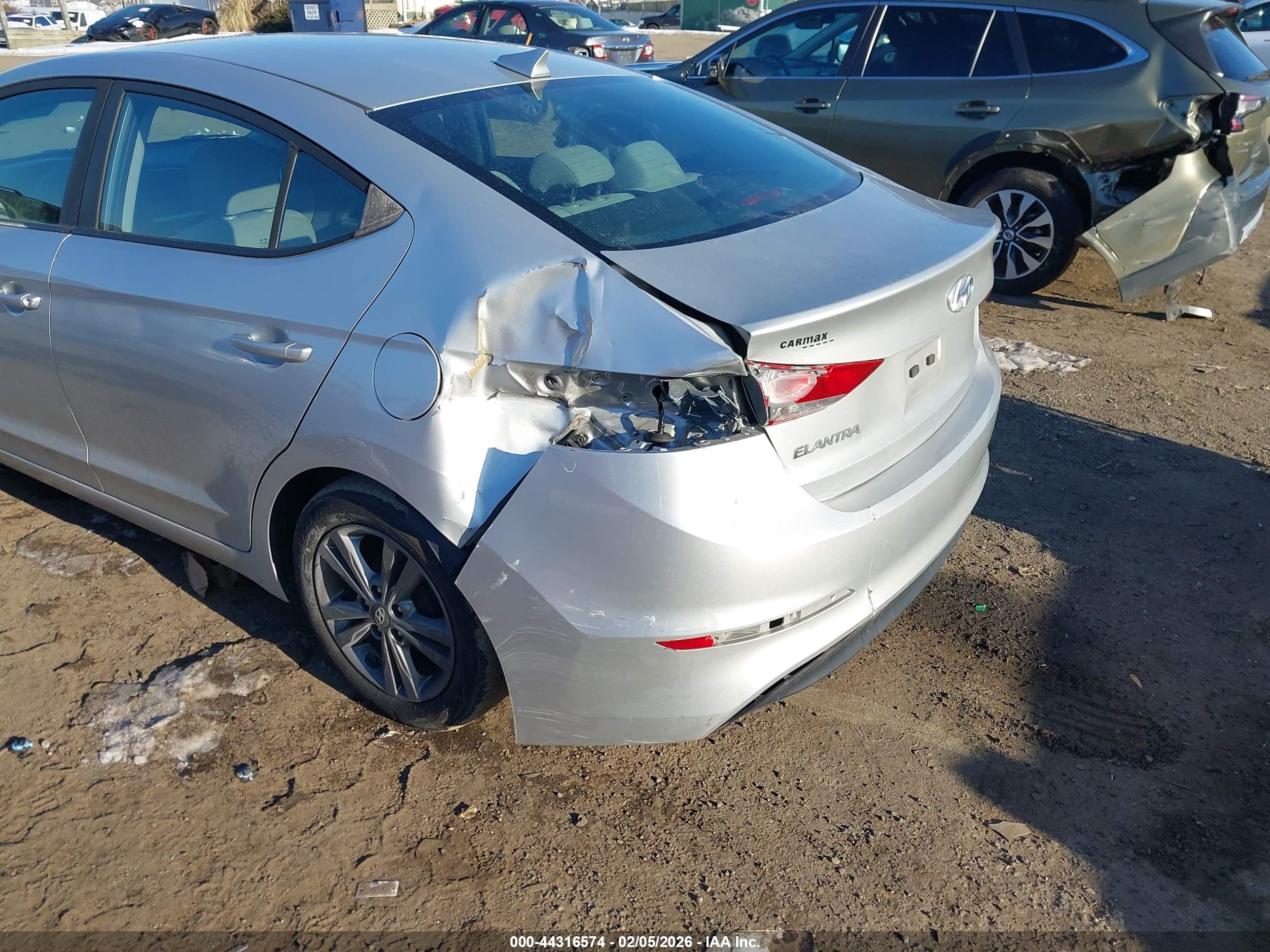 HYUNDAI ELANTRA image 6