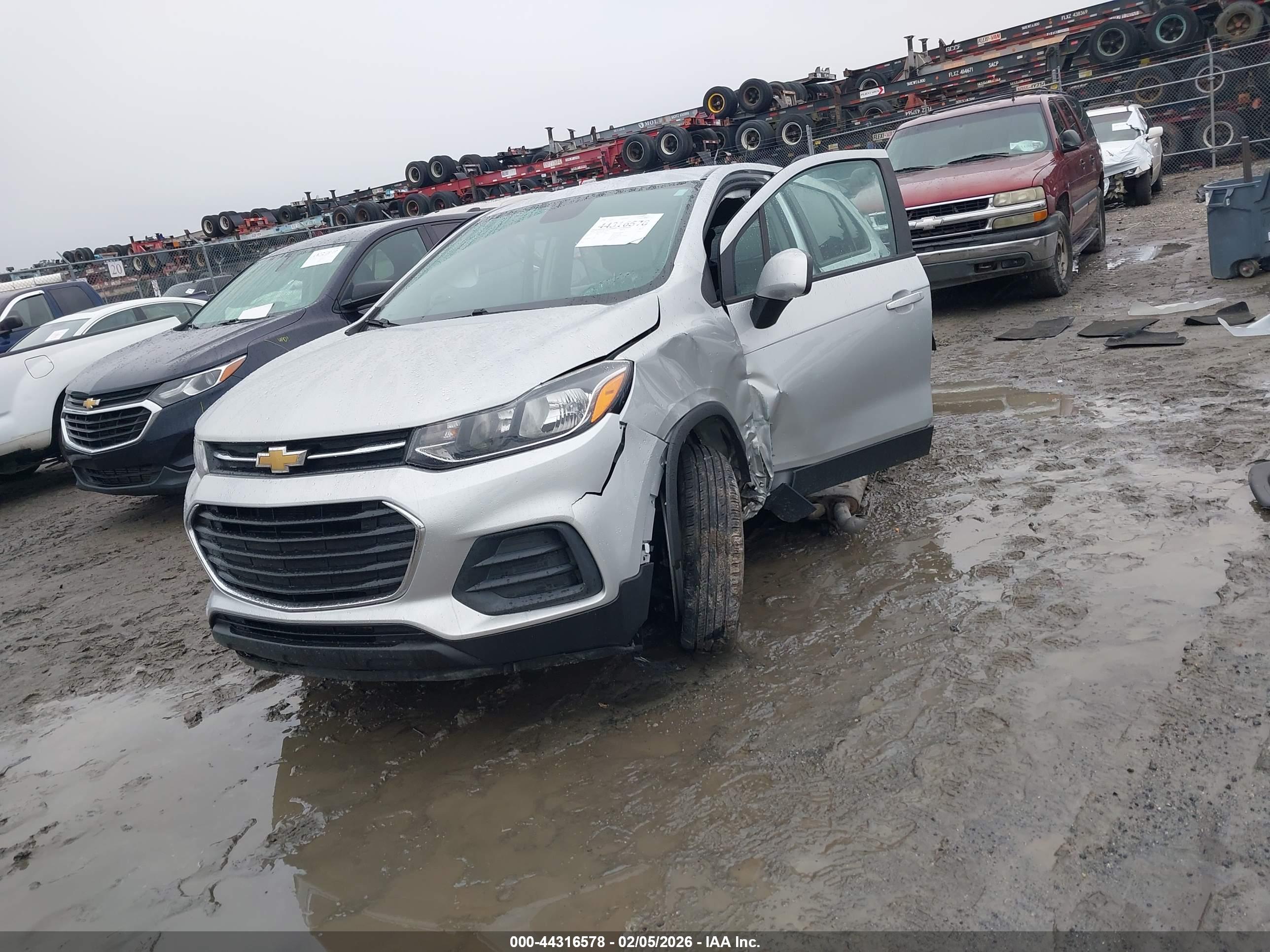 CHEVROLET TRAX image 2
