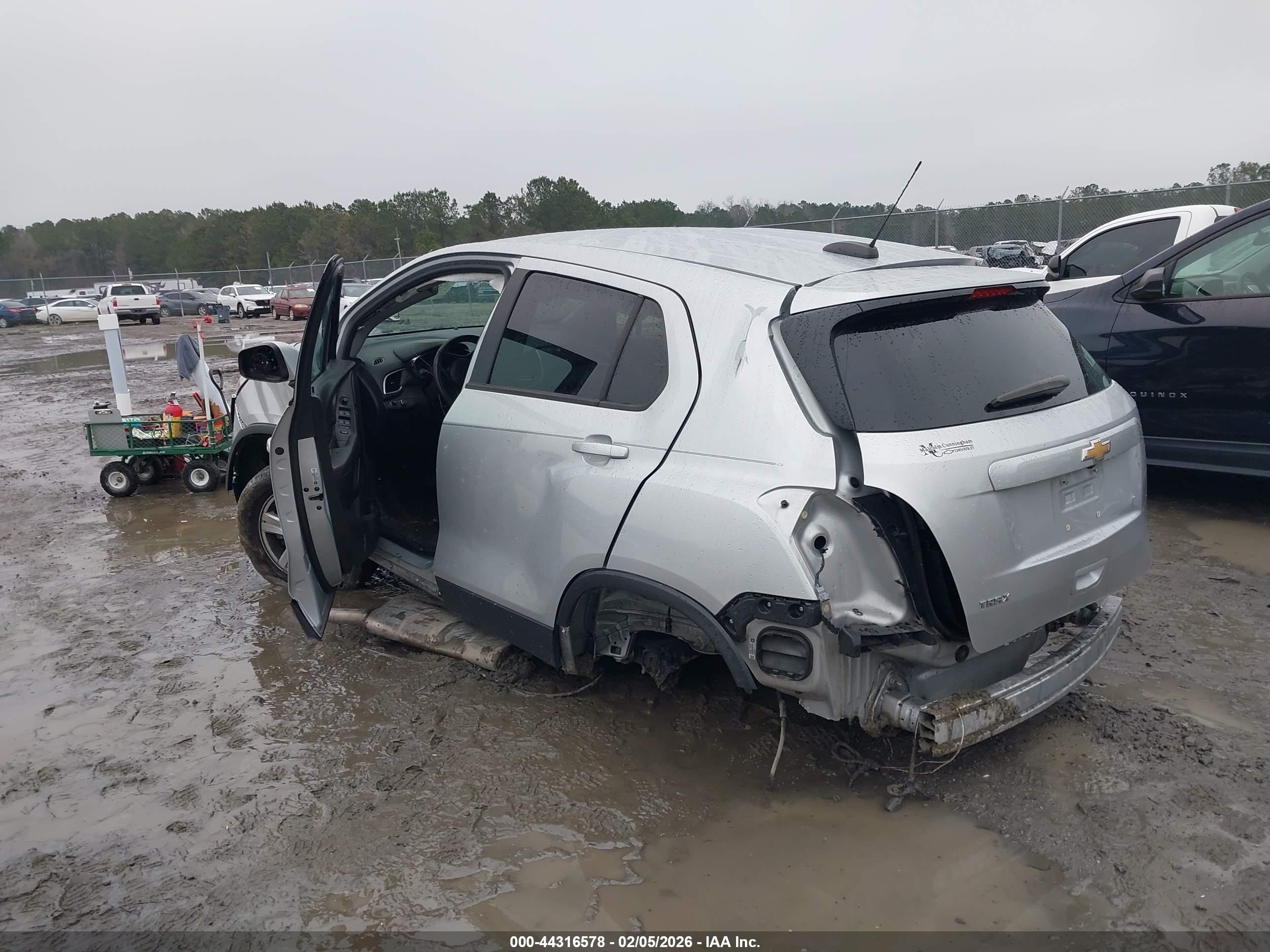 CHEVROLET TRAX image 3