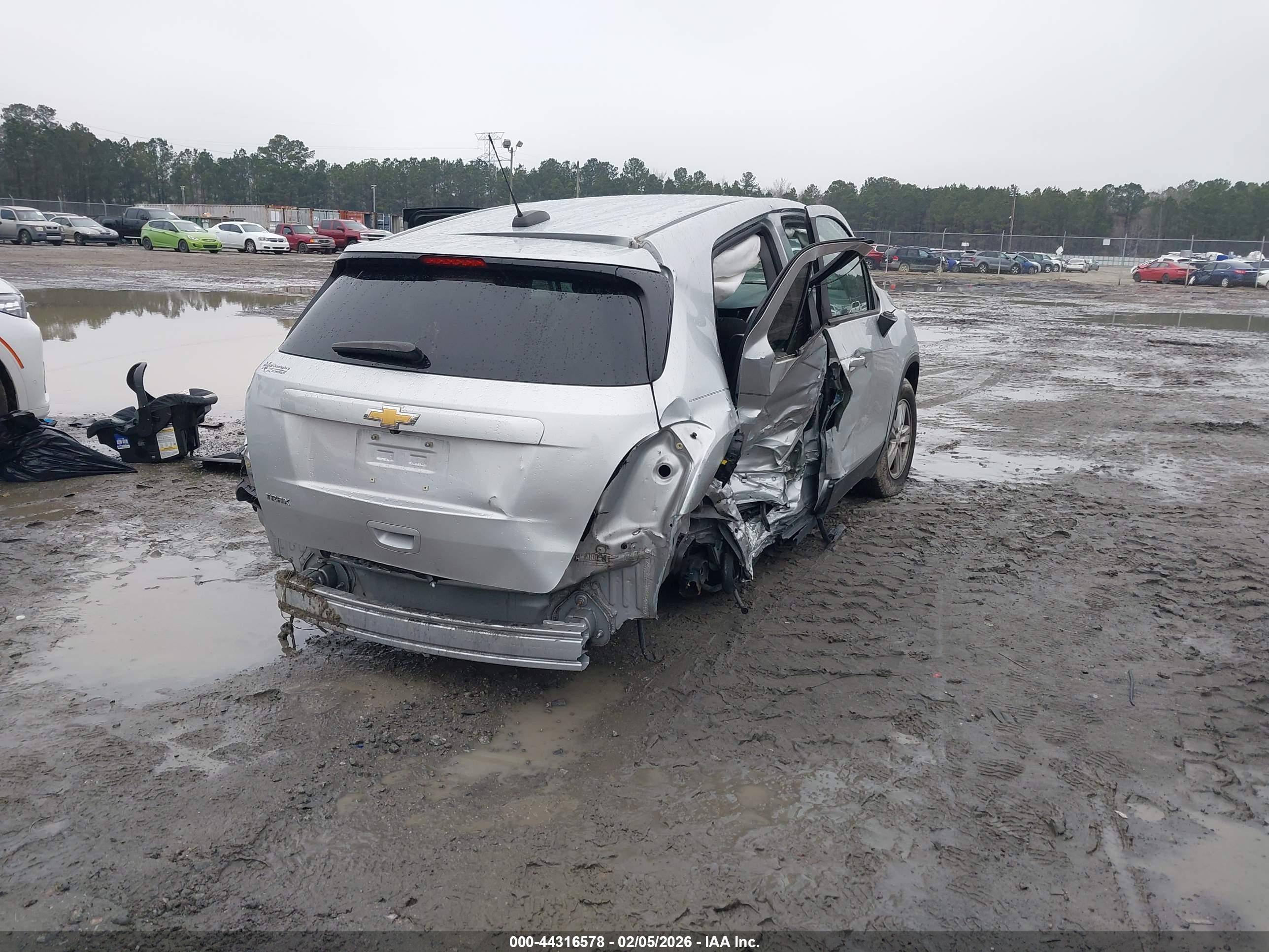 CHEVROLET TRAX image 4
