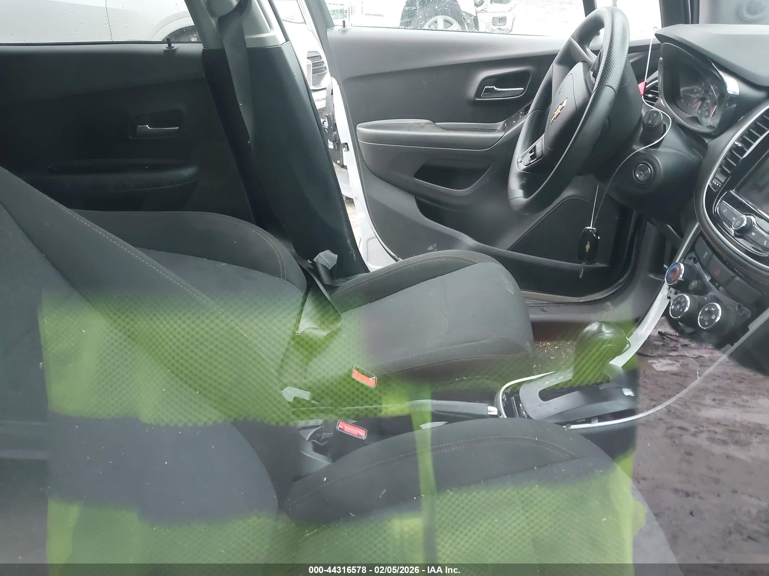 CHEVROLET TRAX image 5