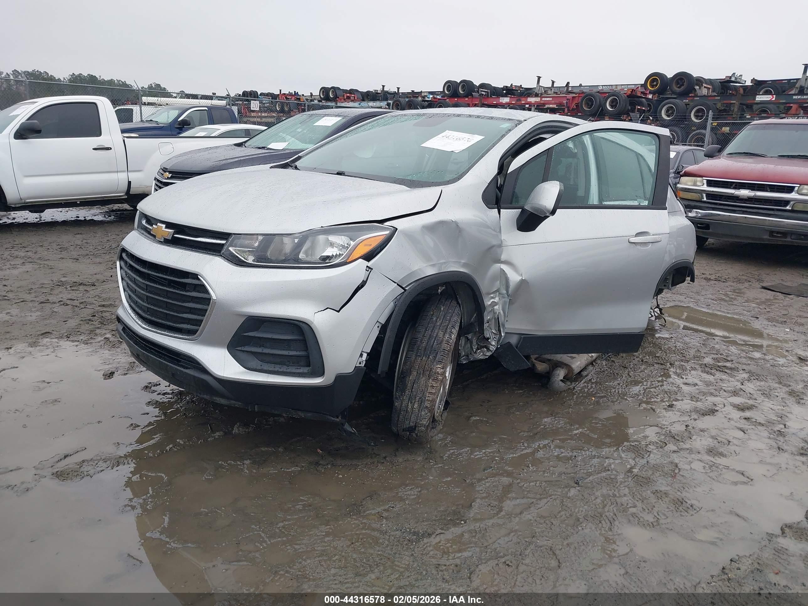 CHEVROLET TRAX image 6