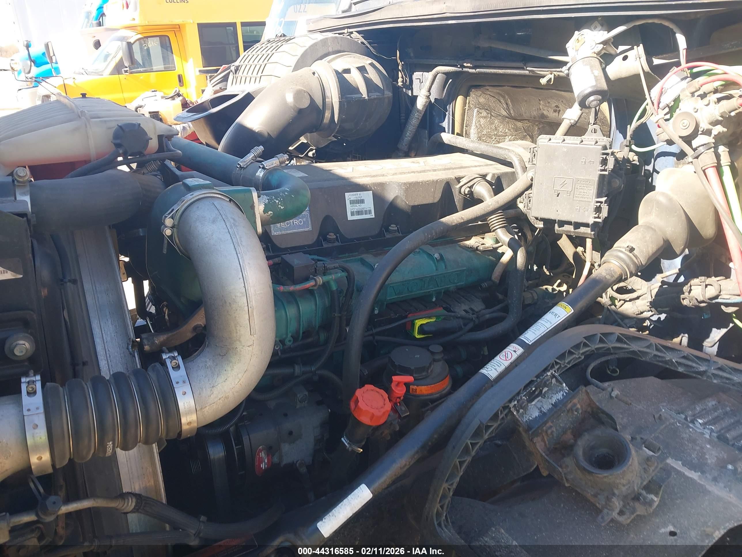 VOLVO VN image 10