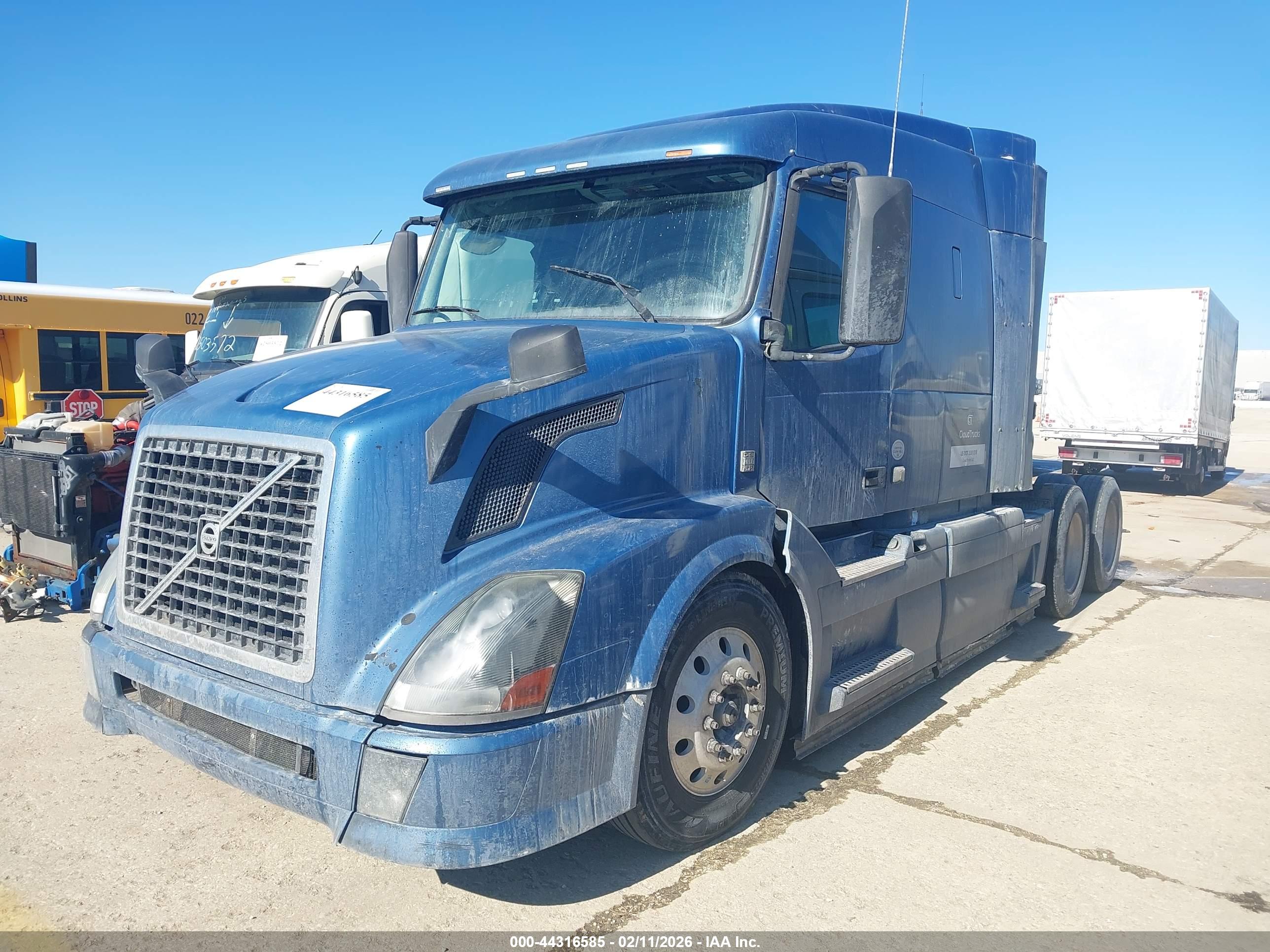 VOLVO VN image 2