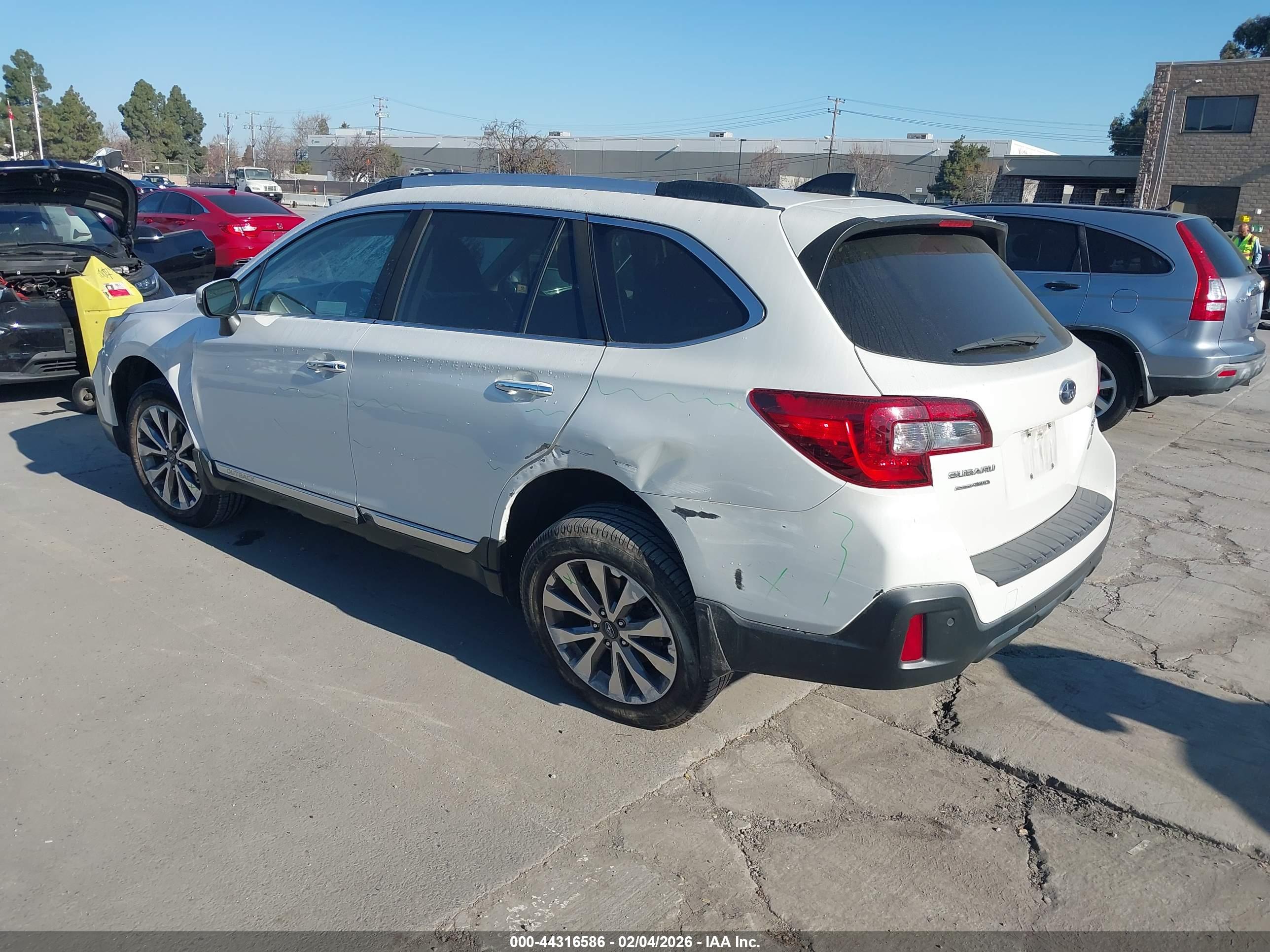 SUBARU OUTBACK image 3